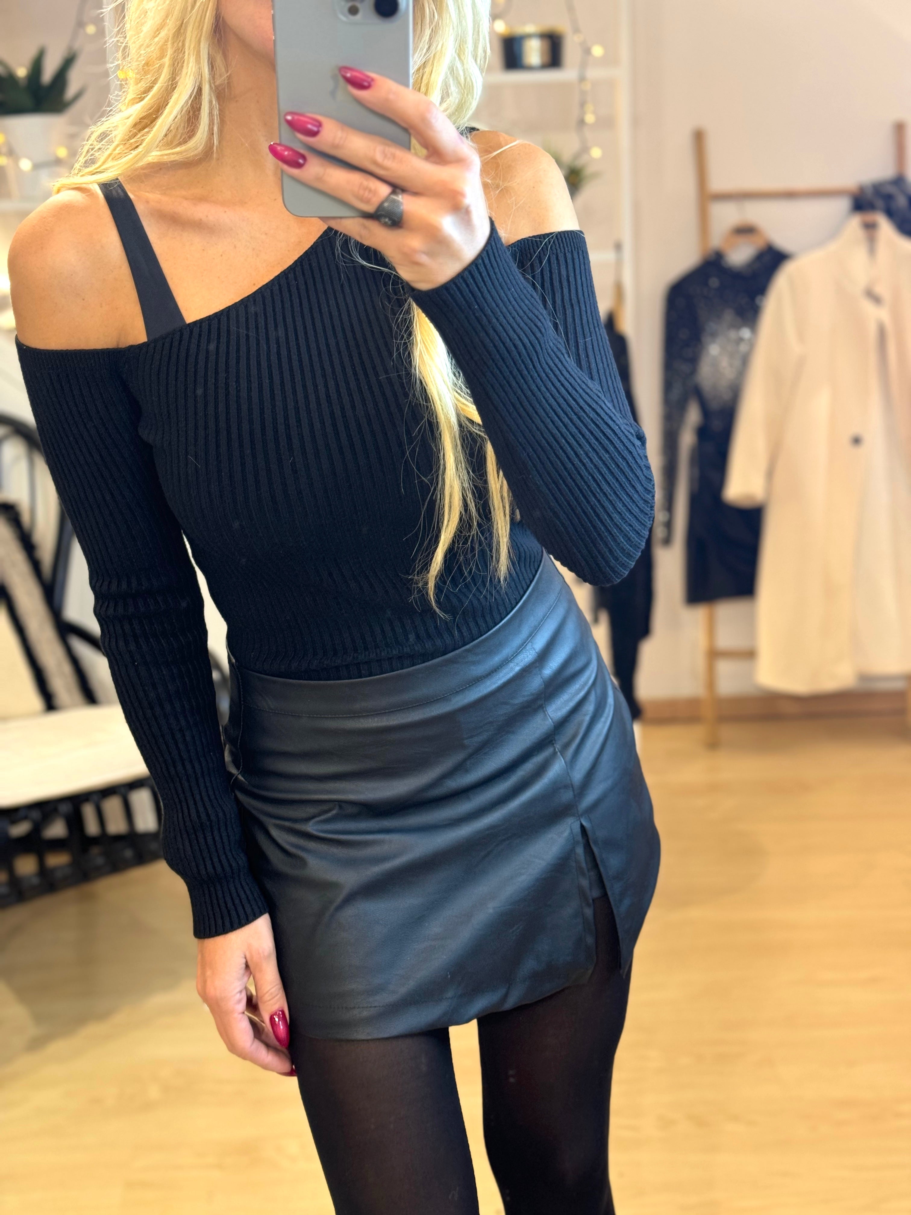 ΛΕΠΤΉ ΠΛΈΞΗ ΜΕ ΕΞΩΤΕΡΙΚΟΎΣ ΏΜΟΥΣ