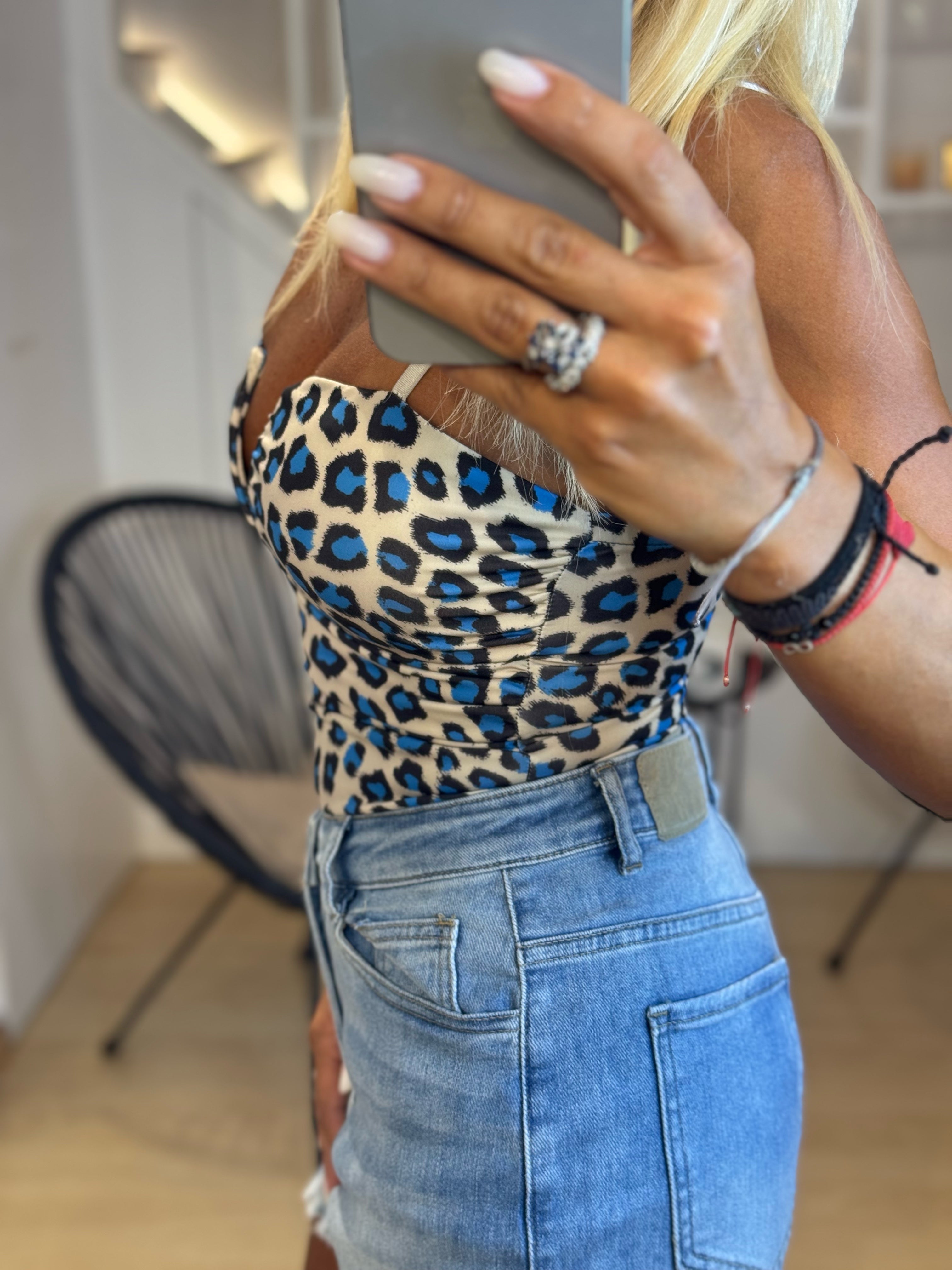 Body with removable straps