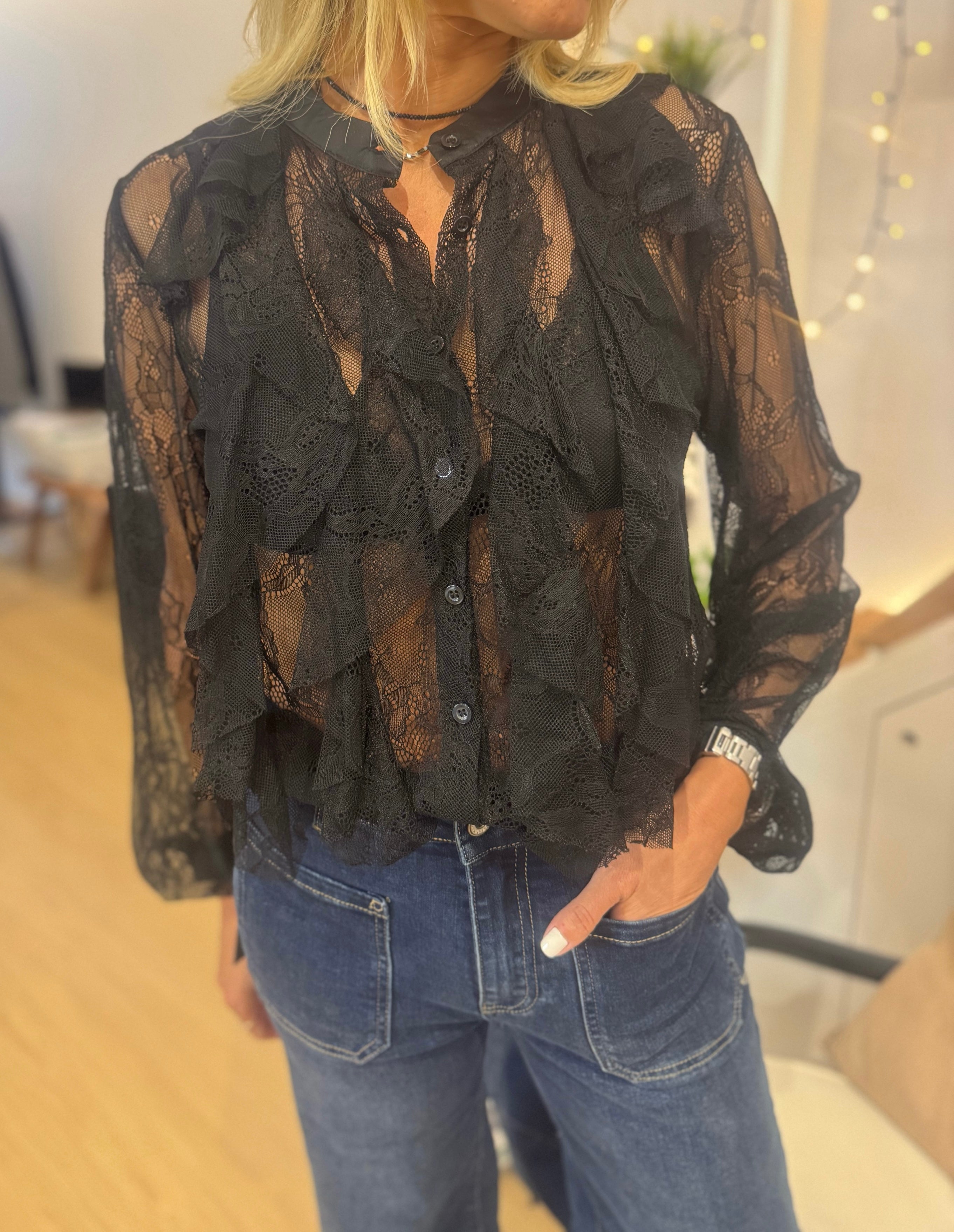 ΠΟΥΚΆΜΙΣΟ ΜΕ ΔΑΝΤΈΛΑ