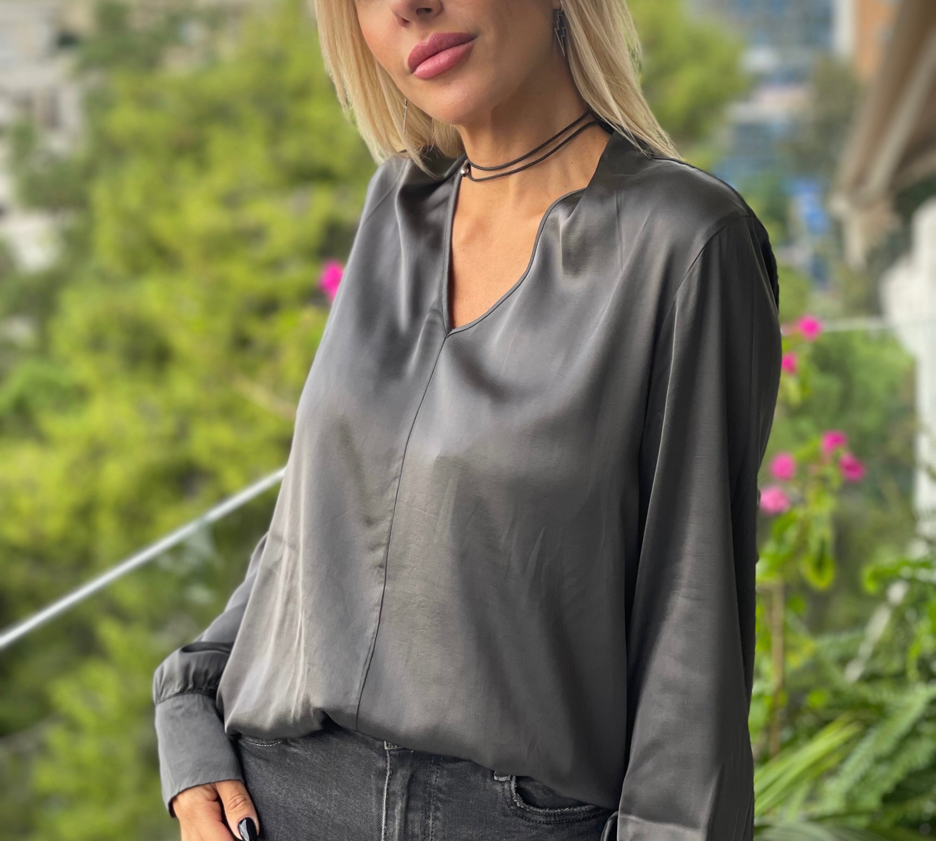 Σατέν V μπλούζα