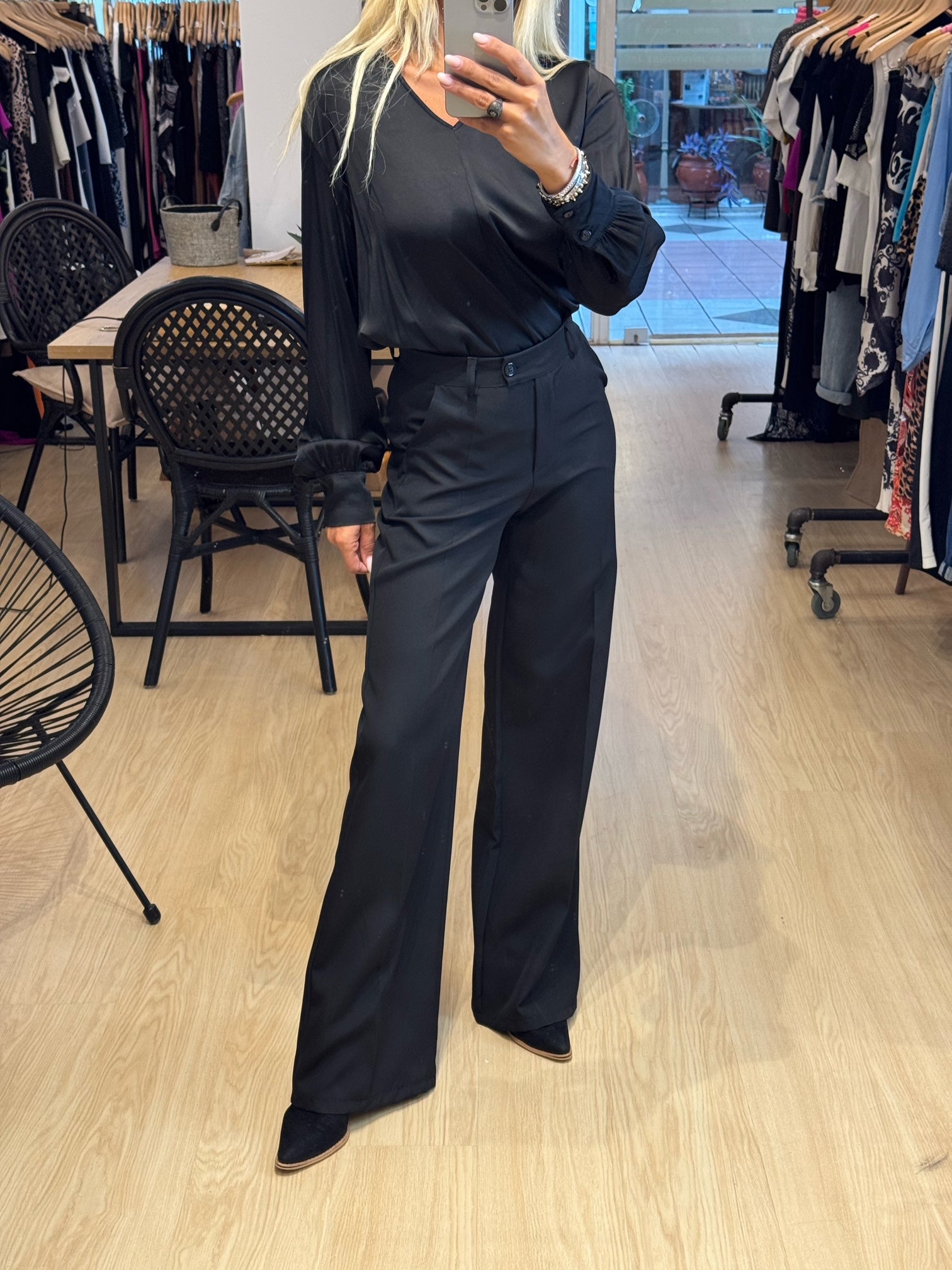 Φαρδύ παντελόνι Office Look