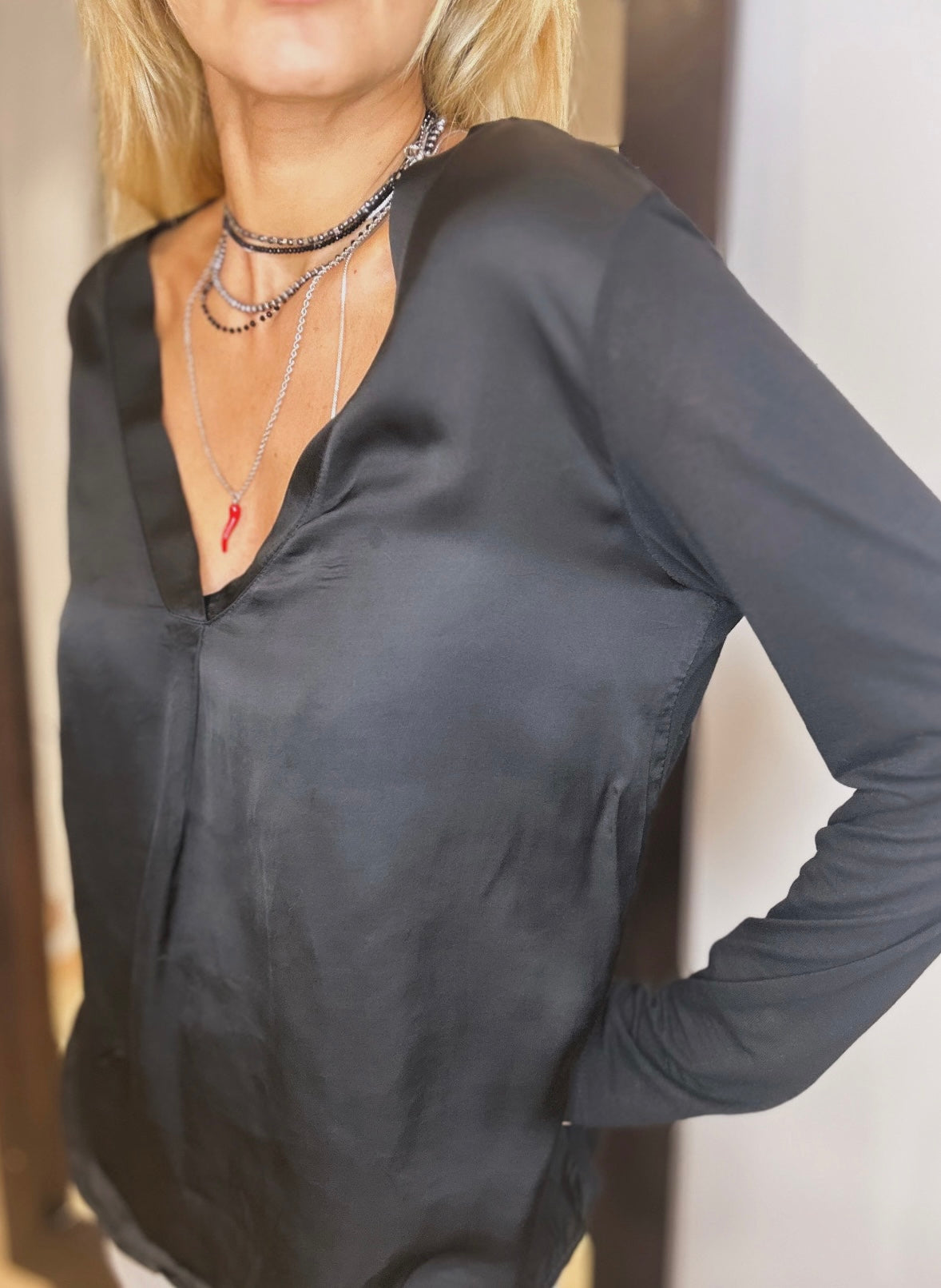 ΜΠΛΟΎΖΑ ΜΕ ΣΑΤΈΝ ΜΠΡΟΣΤΆ