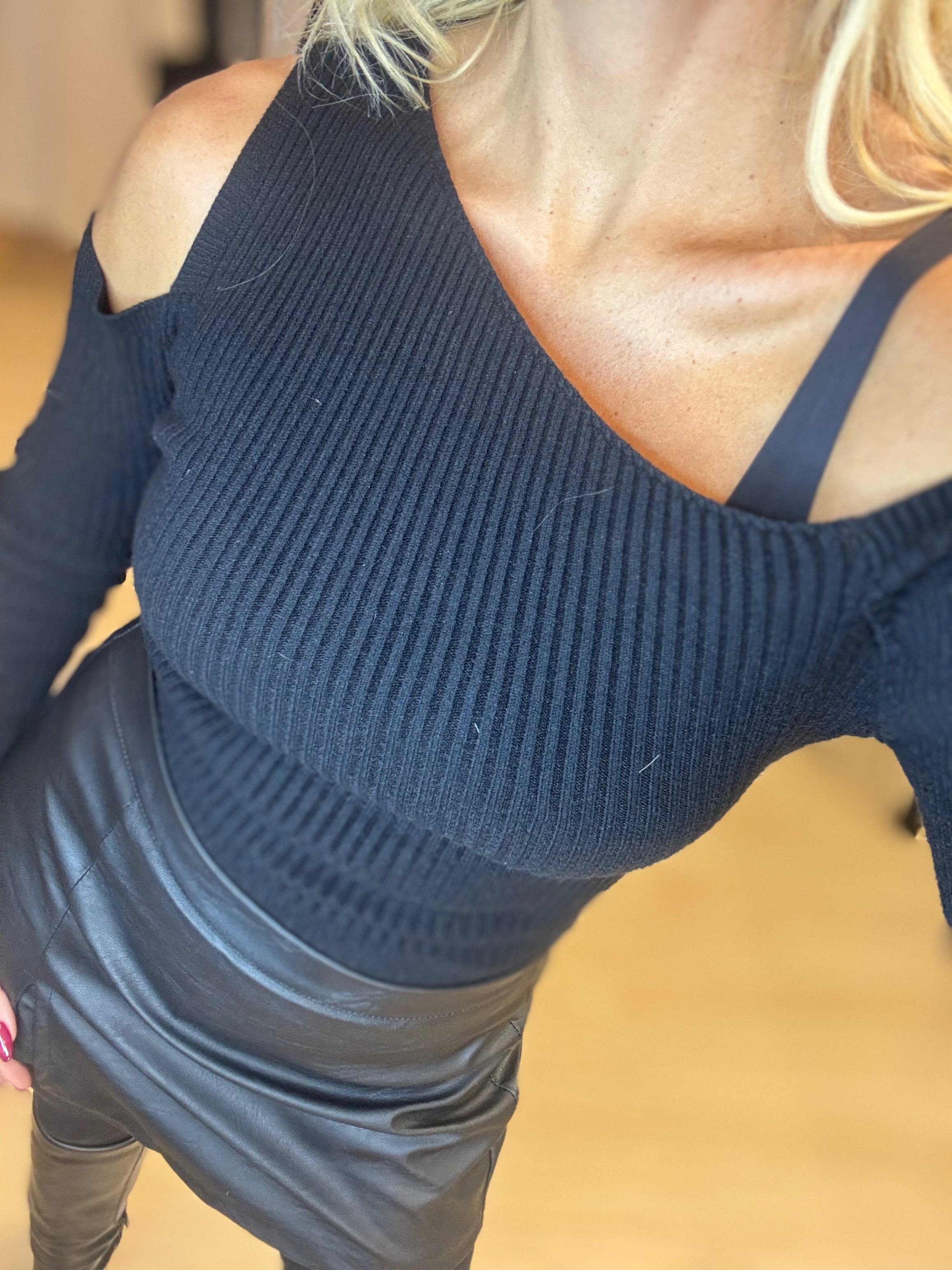 ΛΕΠΤΉ ΠΛΈΞΗ ΜΕ ΕΞΩΤΕΡΙΚΟΎΣ ΏΜΟΥΣ