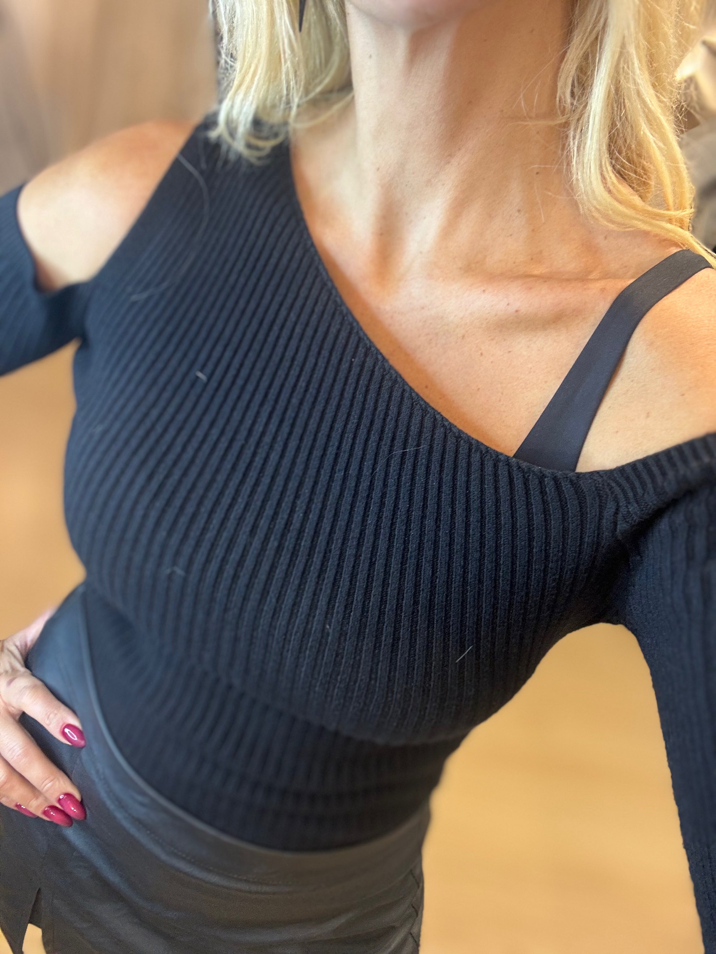 ΛΕΠΤΉ ΠΛΈΞΗ ΜΕ ΕΞΩΤΕΡΙΚΟΎΣ ΏΜΟΥΣ