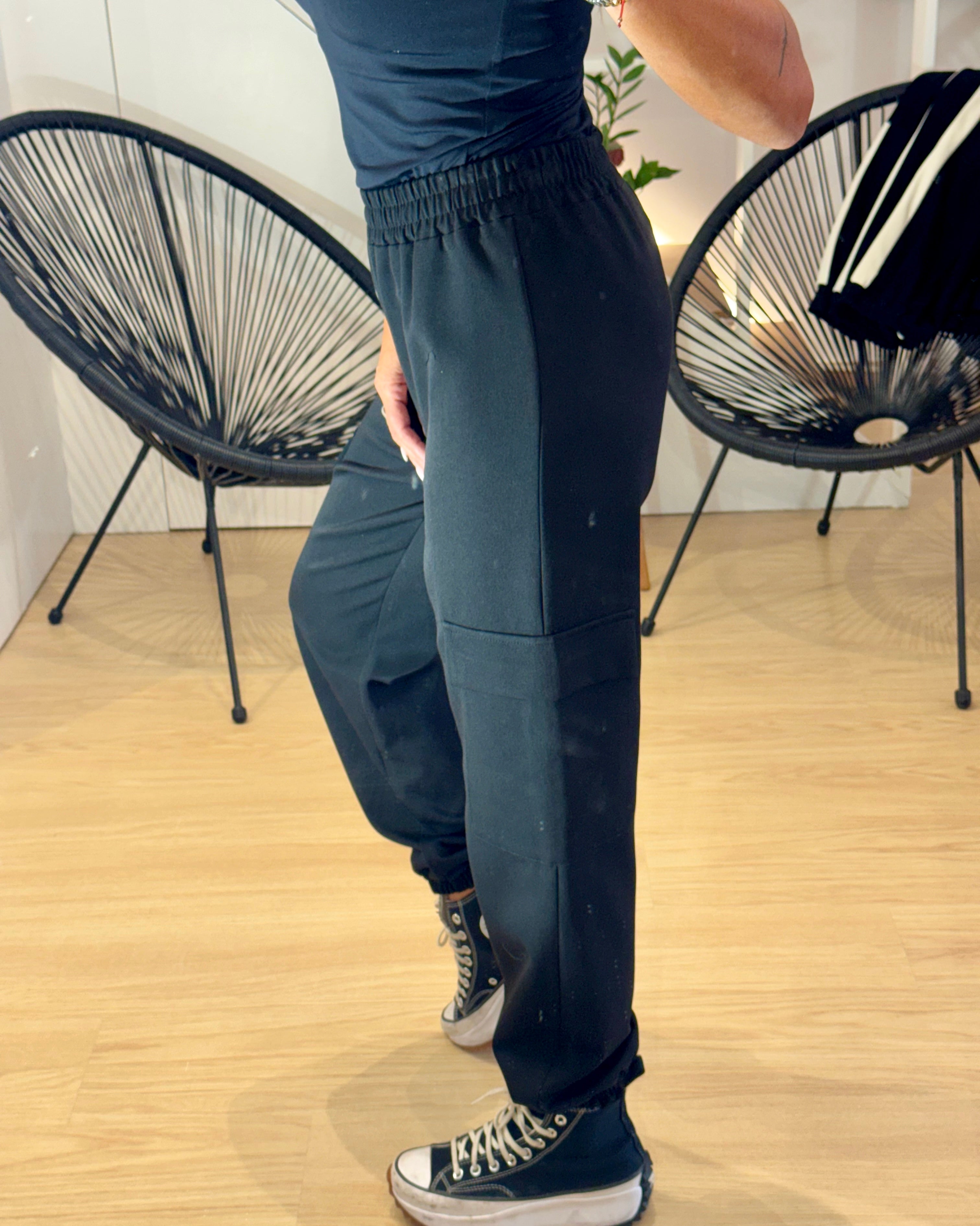 Wide pants with pockets