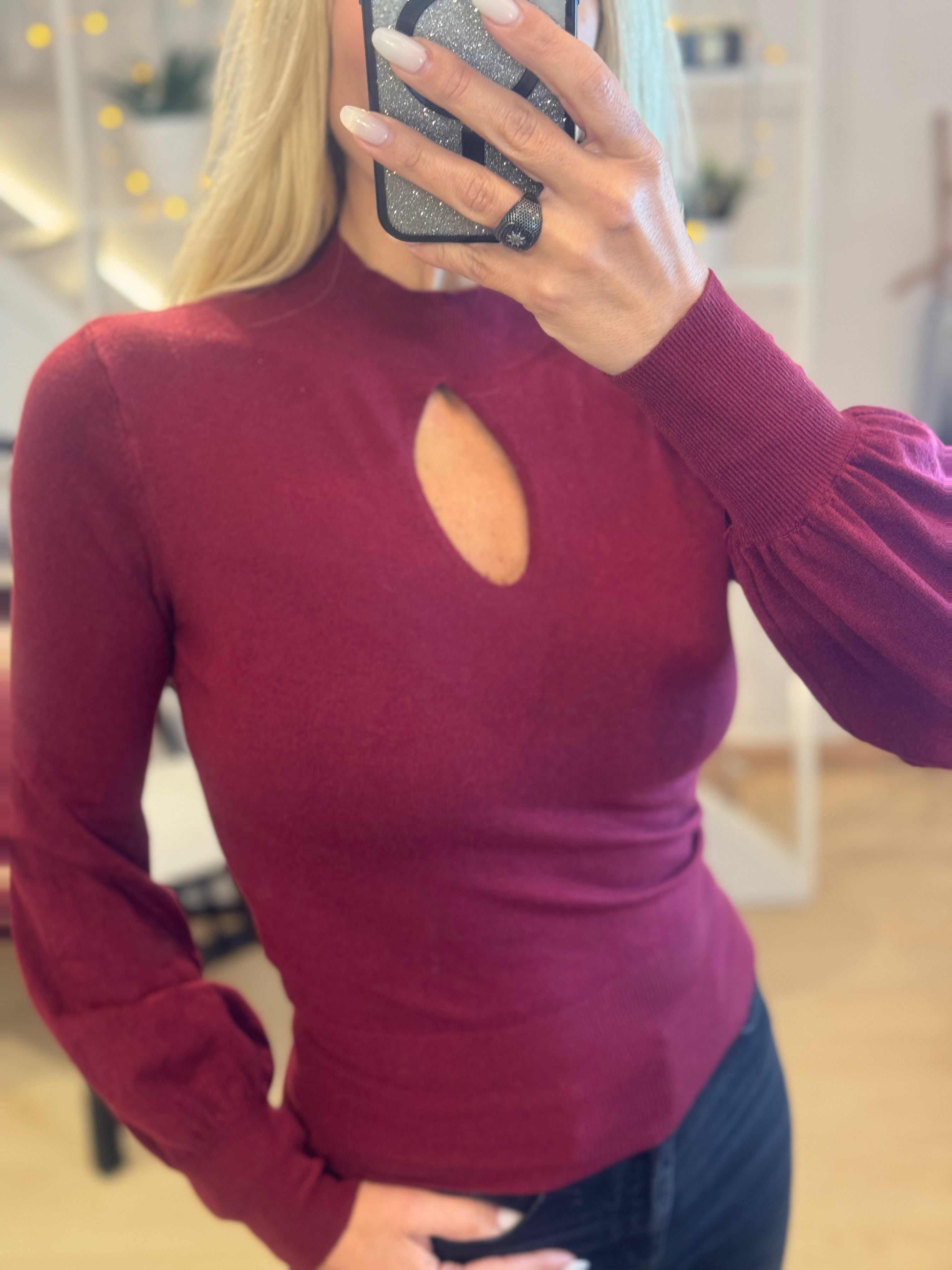 μαλακό λεπτό πλεκτό με τρύπα στο λαιμό