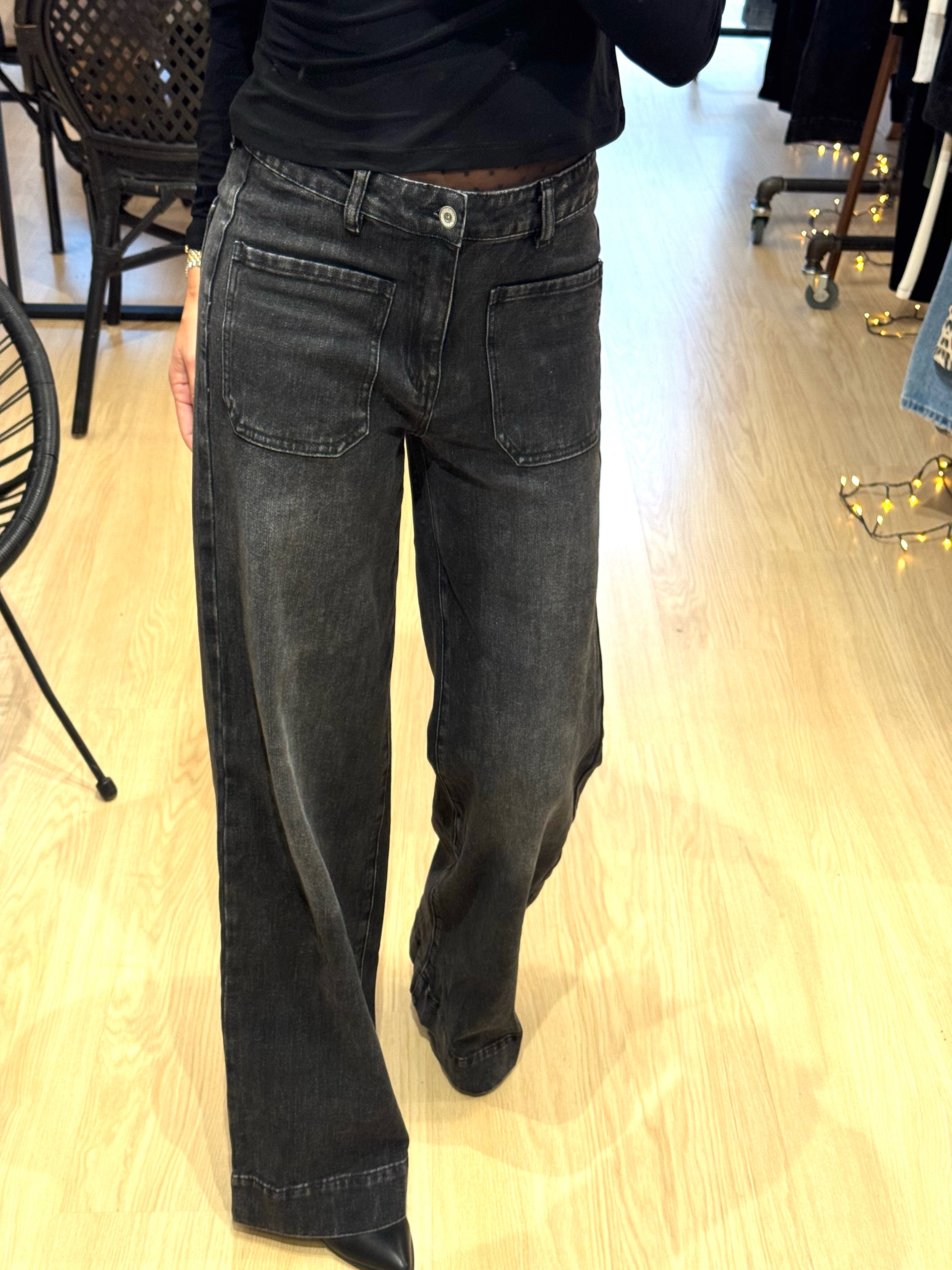 τζιν με φαρδύ πόδι και τσέπες