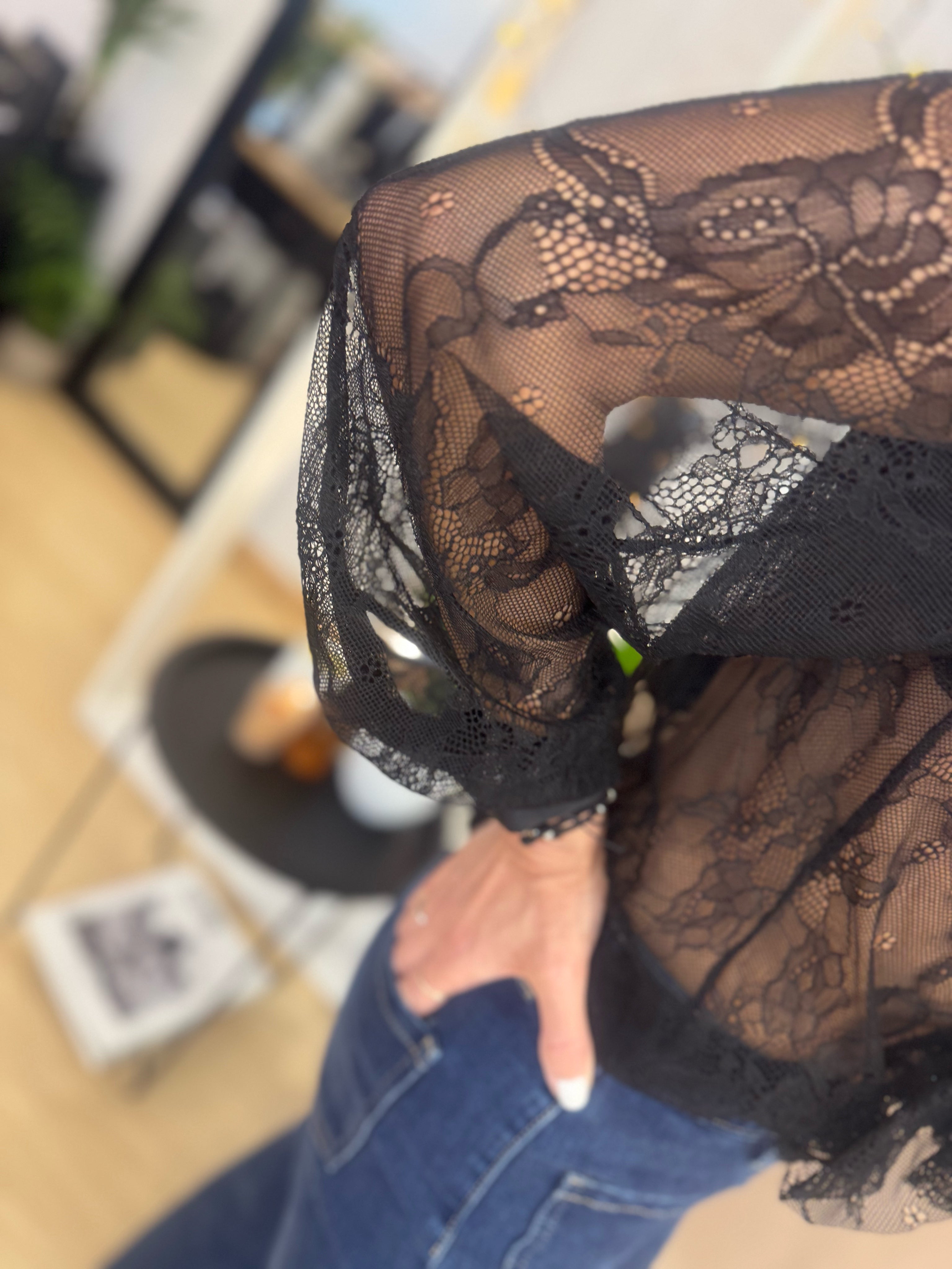 ΠΟΥΚΆΜΙΣΟ ΜΕ ΔΑΝΤΈΛΑ