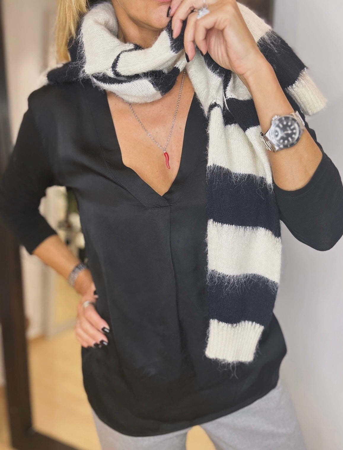 ΜΠΛΟΎΖΑ ΜΕ ΣΑΤΈΝ ΜΠΡΟΣΤΆ