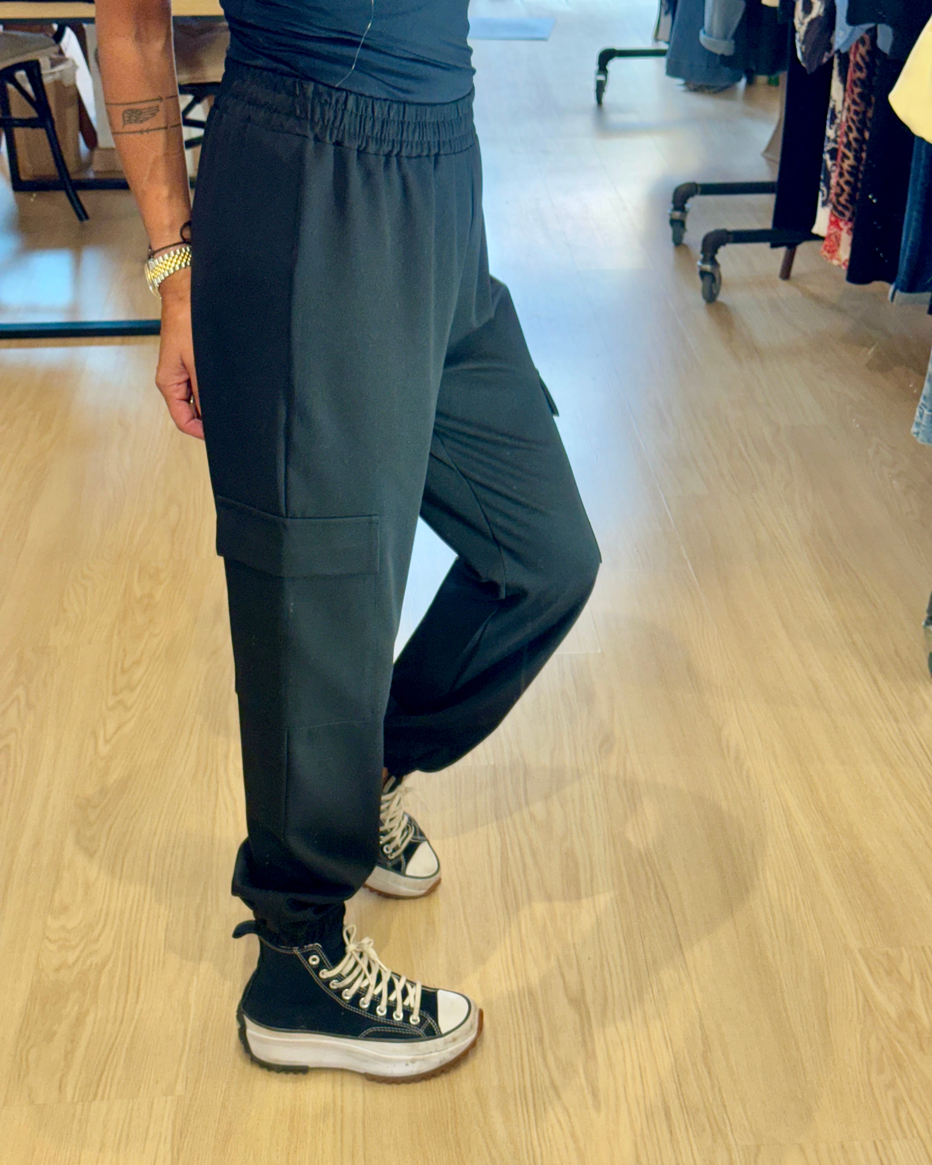 Wide pants with pockets