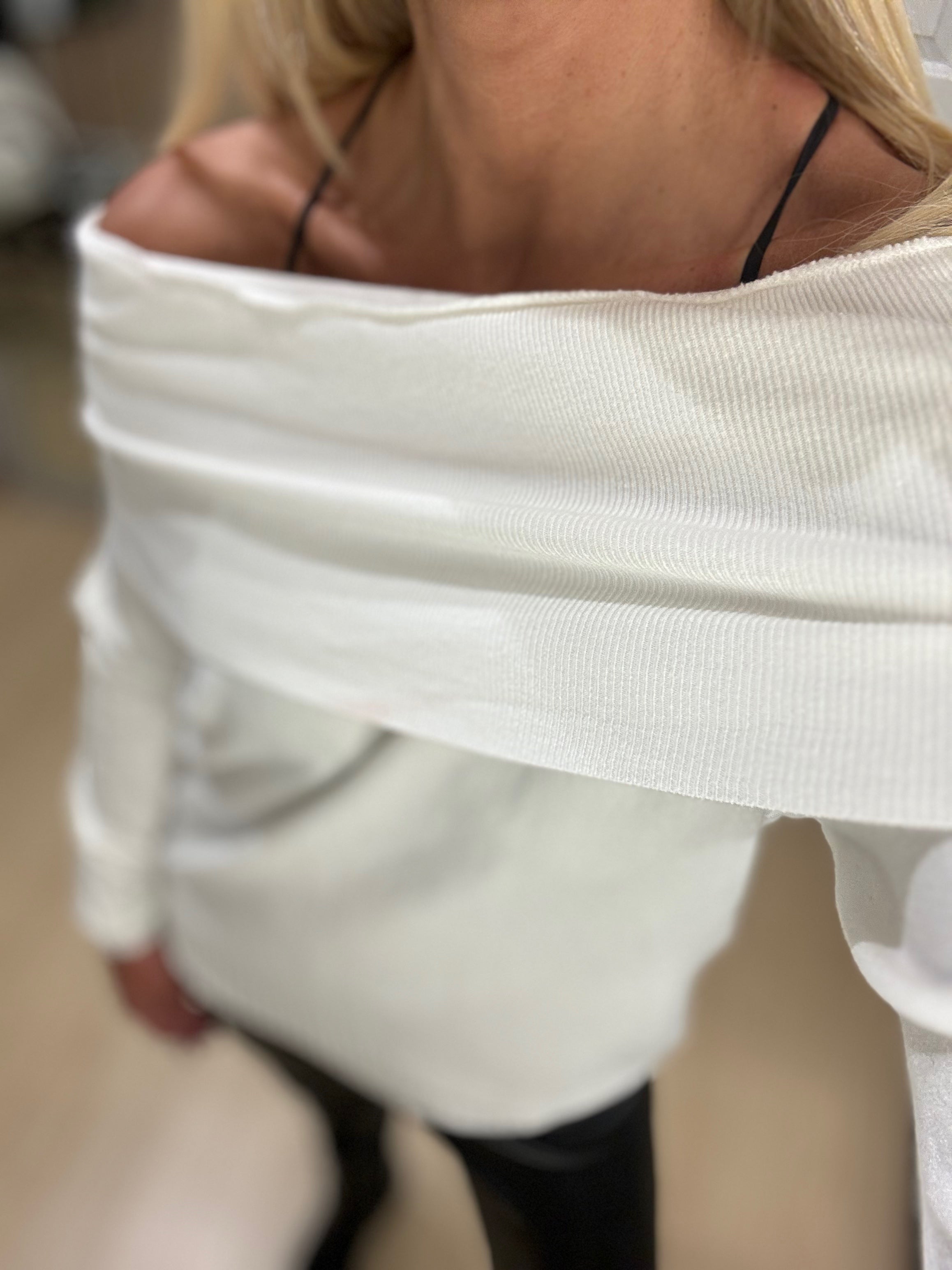 ΛΕΠΤΉ ΠΛΈΞΗ ΜΕ ΕΞΩΤΕΡΙΚΟΎΣ ΏΜΟΥΣ