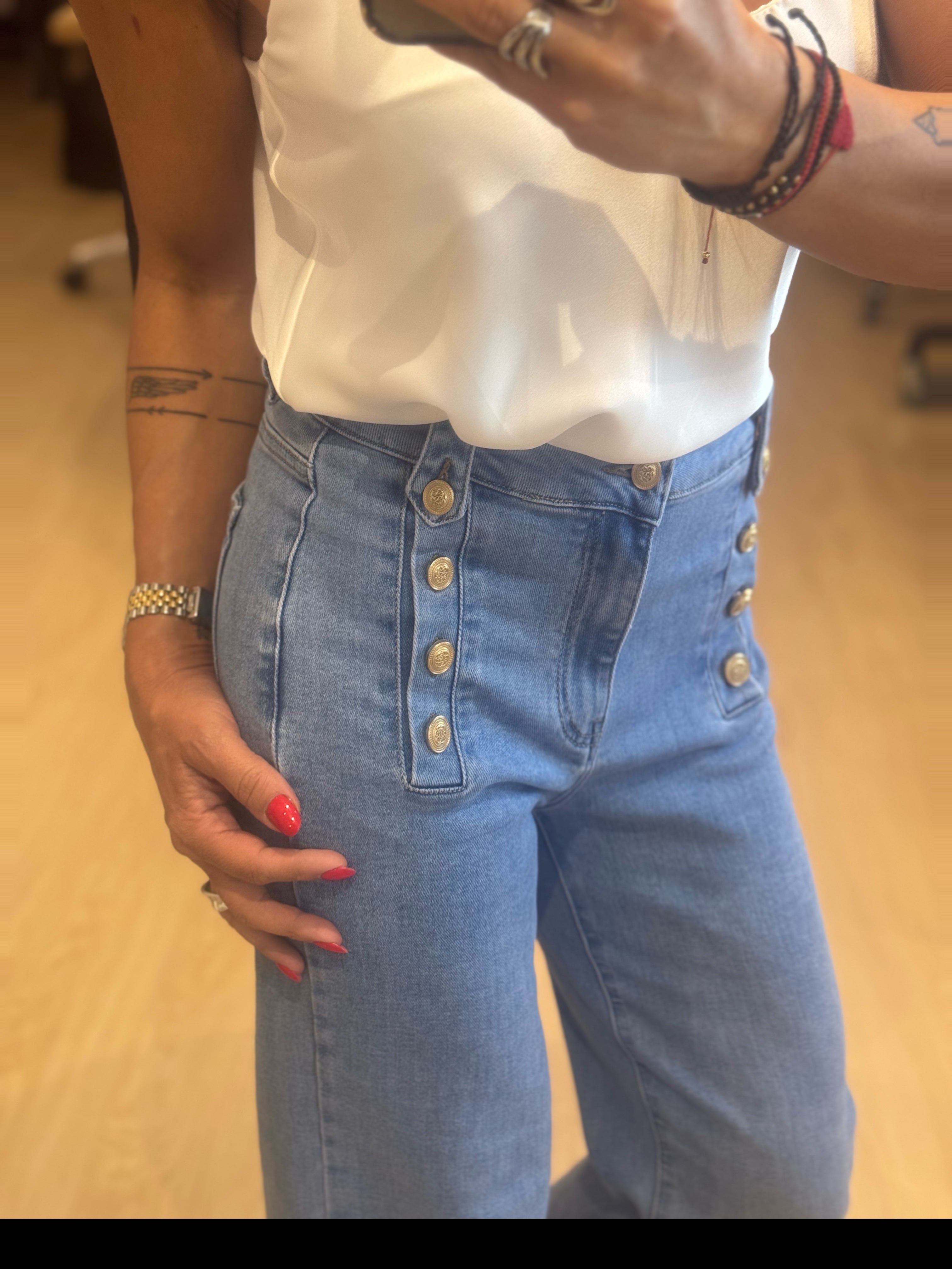 φαρδύ τζιν με κουμπιά