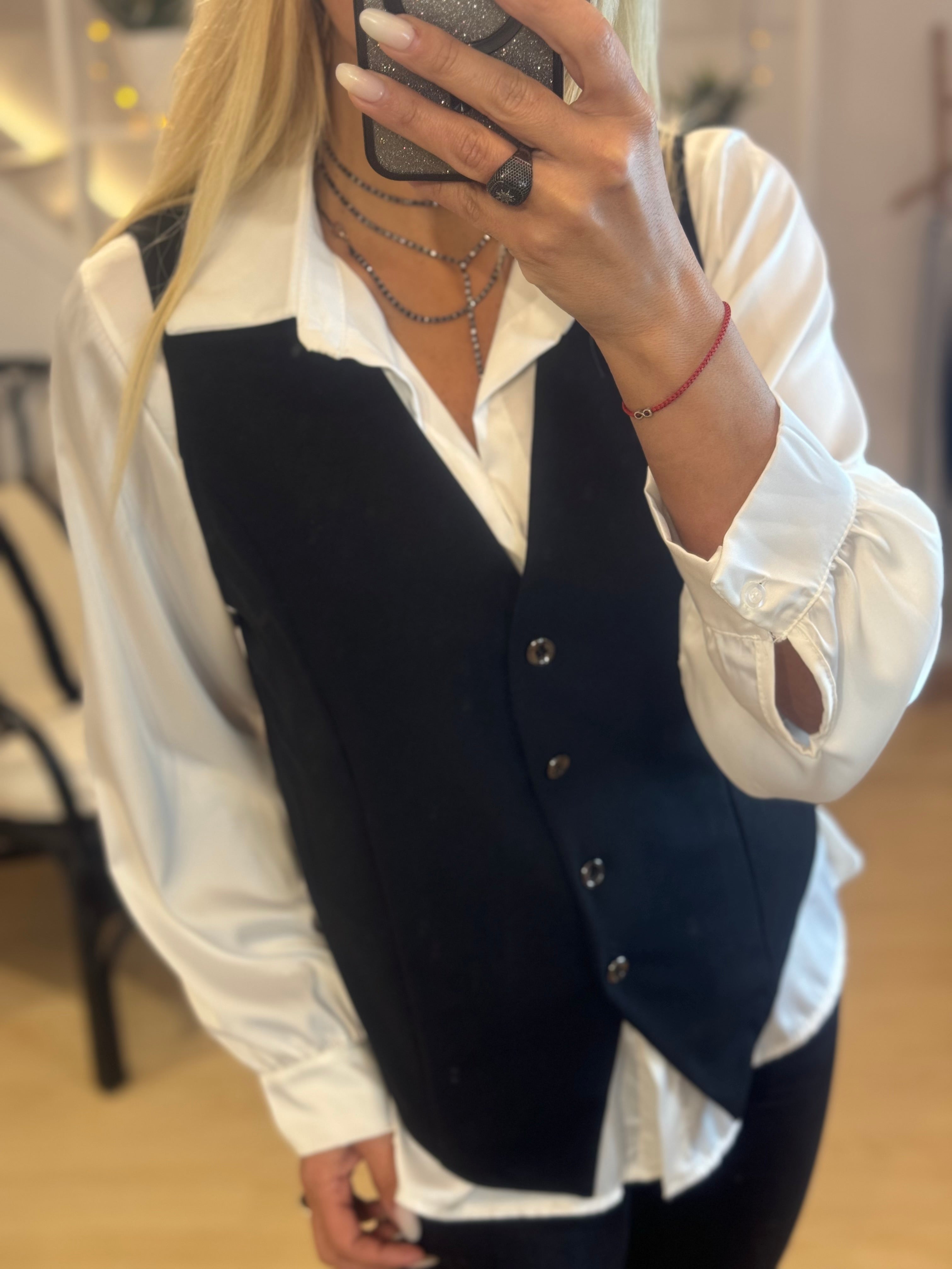 Μαύρο γιλέκο