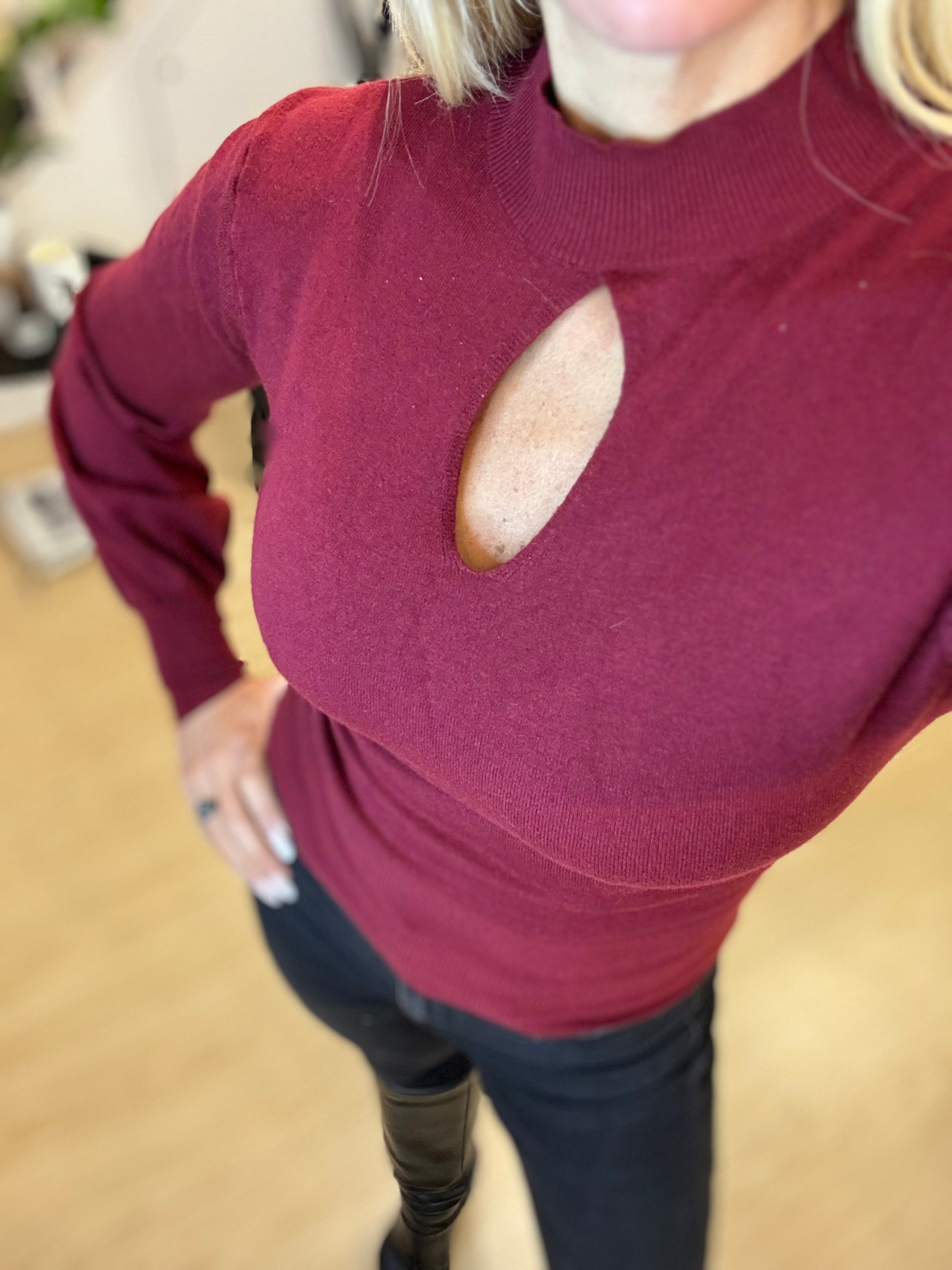 μαλακό λεπτό πλεκτό με τρύπα στο λαιμό