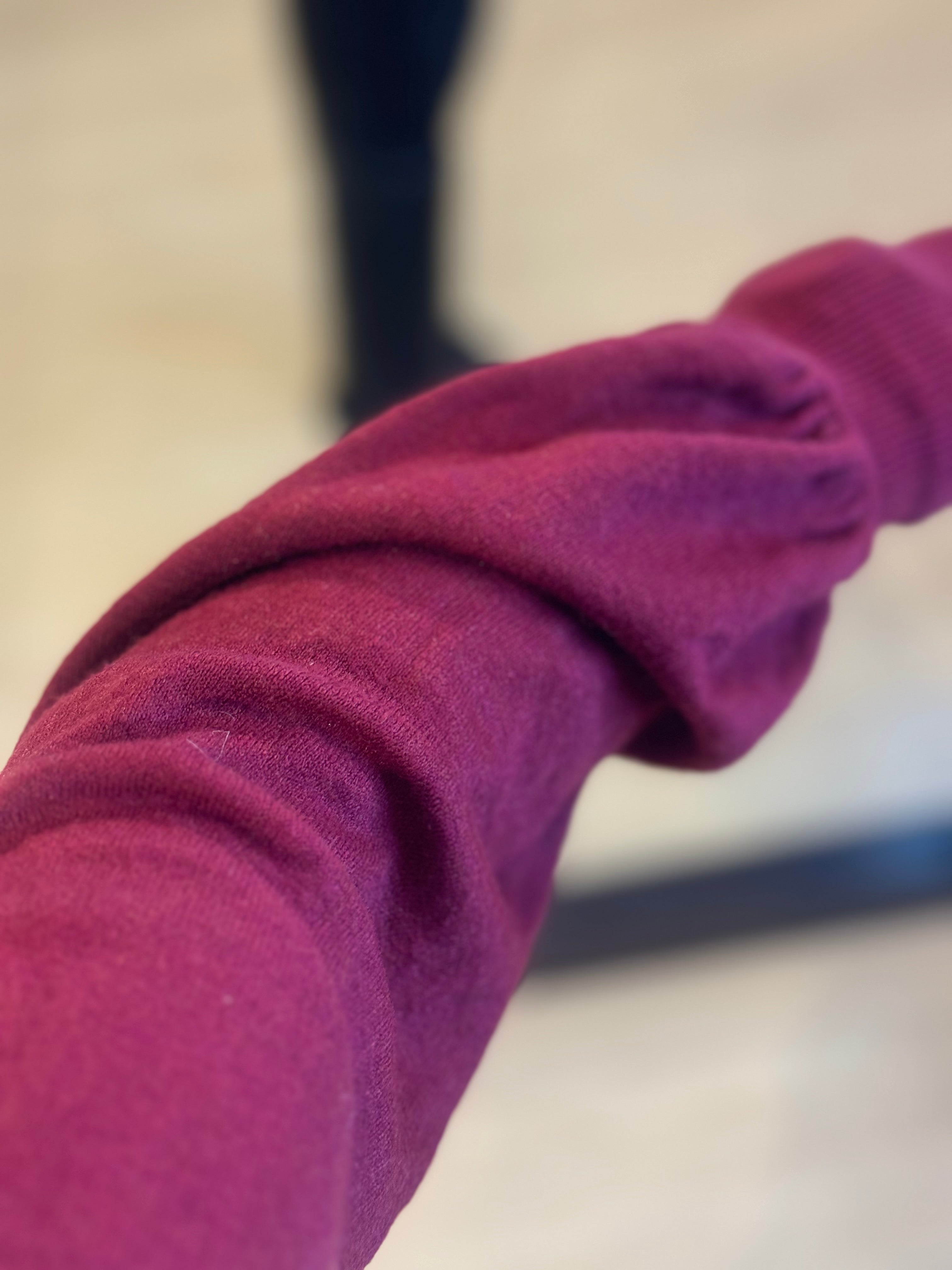 μαλακό λεπτό πλεκτό με τρύπα στο λαιμό