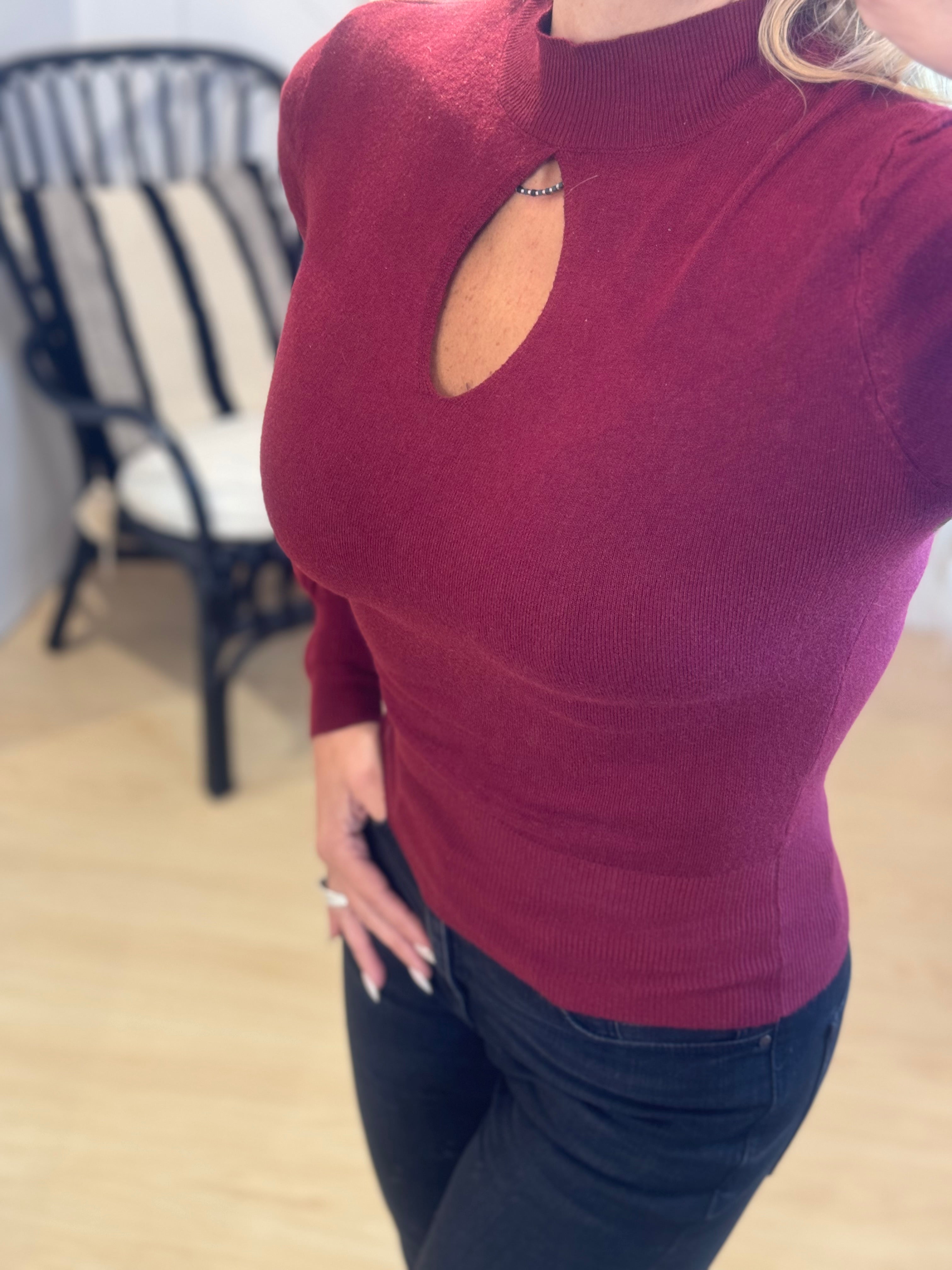 μαλακό λεπτό πλεκτό με τρύπα στο λαιμό