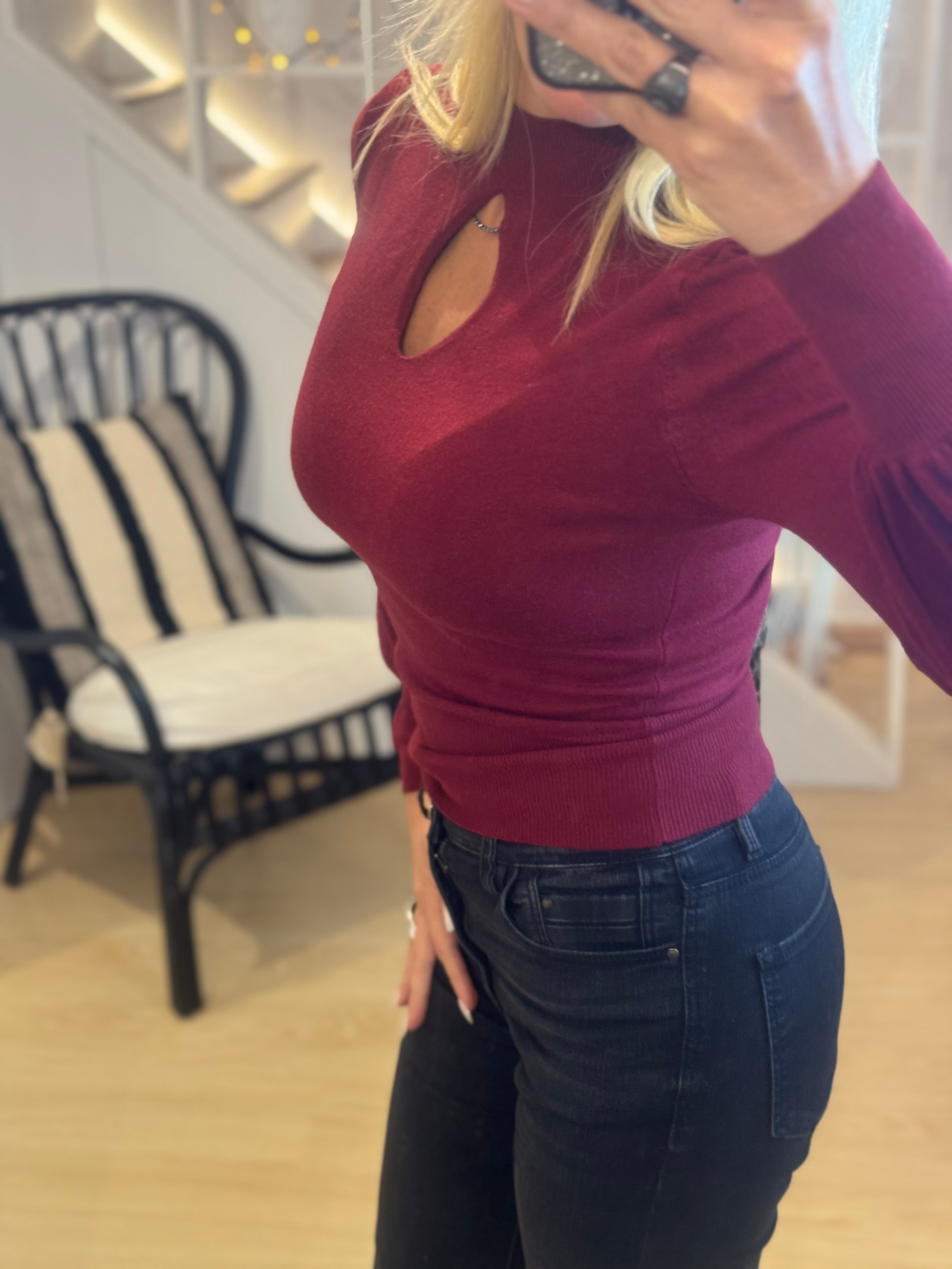 μαλακό λεπτό πλεκτό με τρύπα στο λαιμό