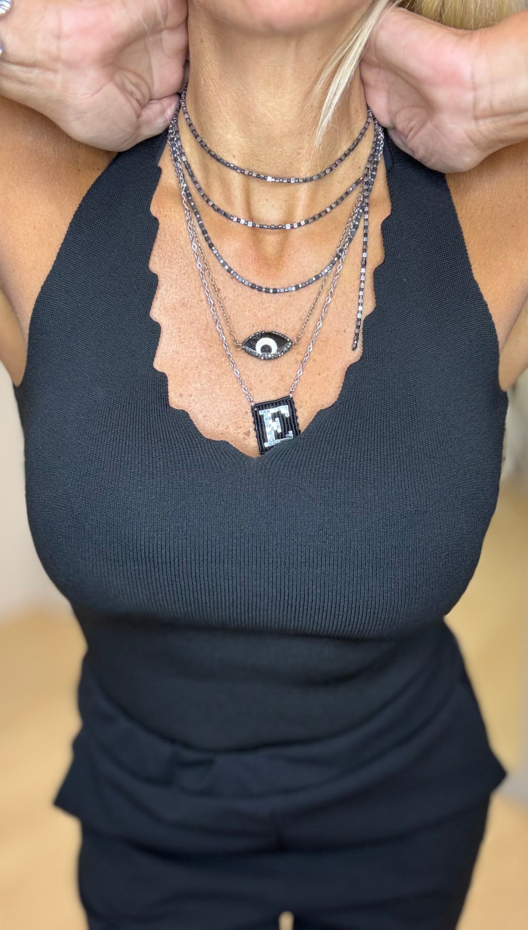 ελαστικό μπλουζάκι με κοψίματα