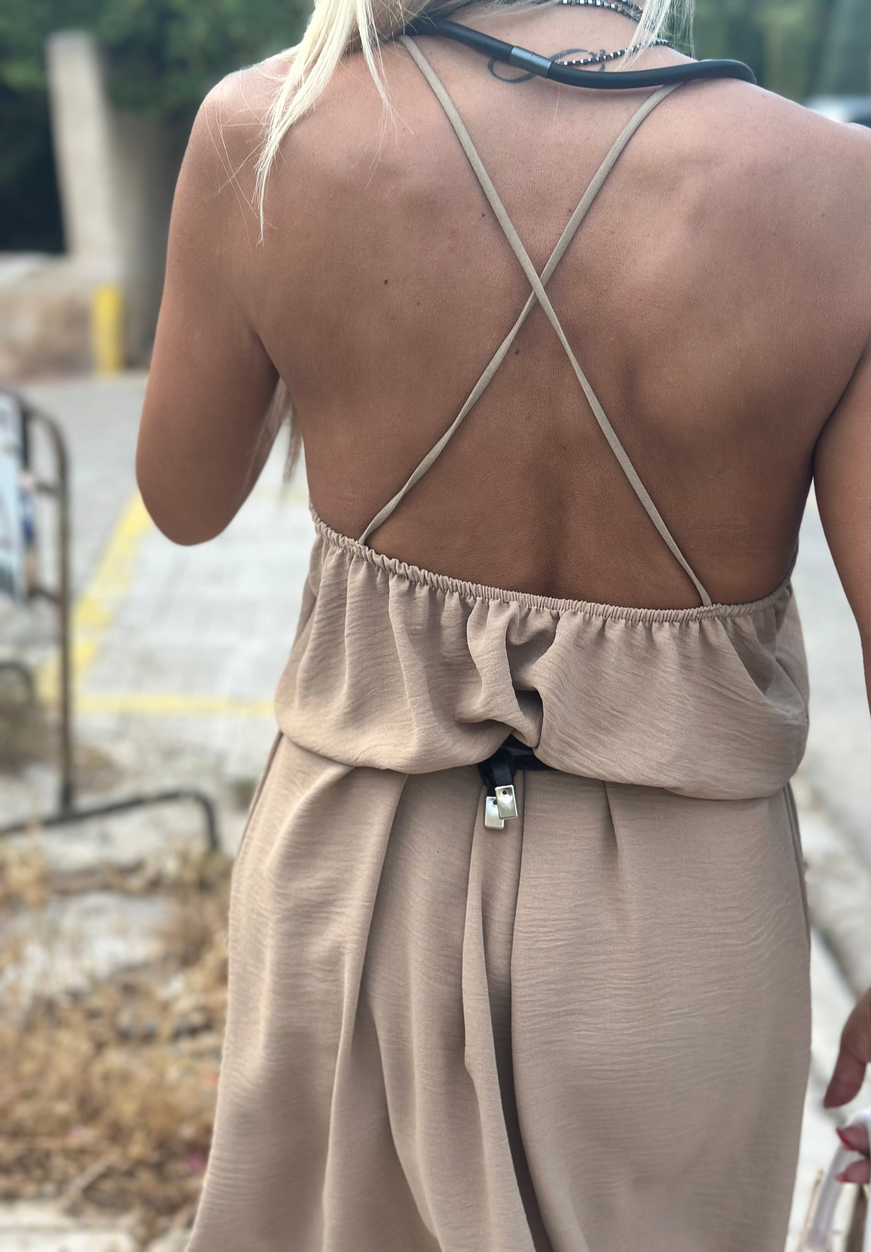 Φαρδύ φόρεμα με χιαστί πλάτη