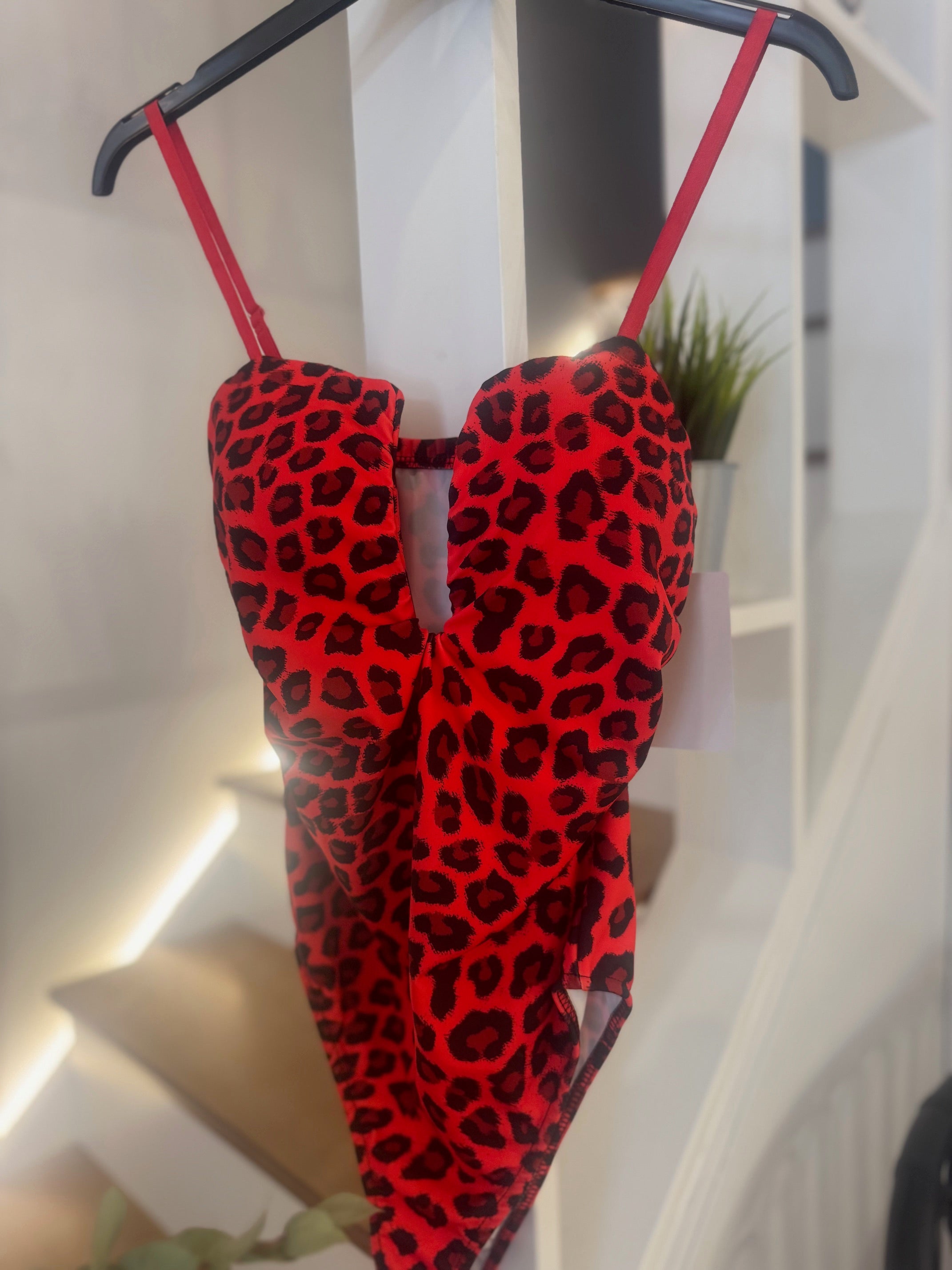 Body with removable straps
