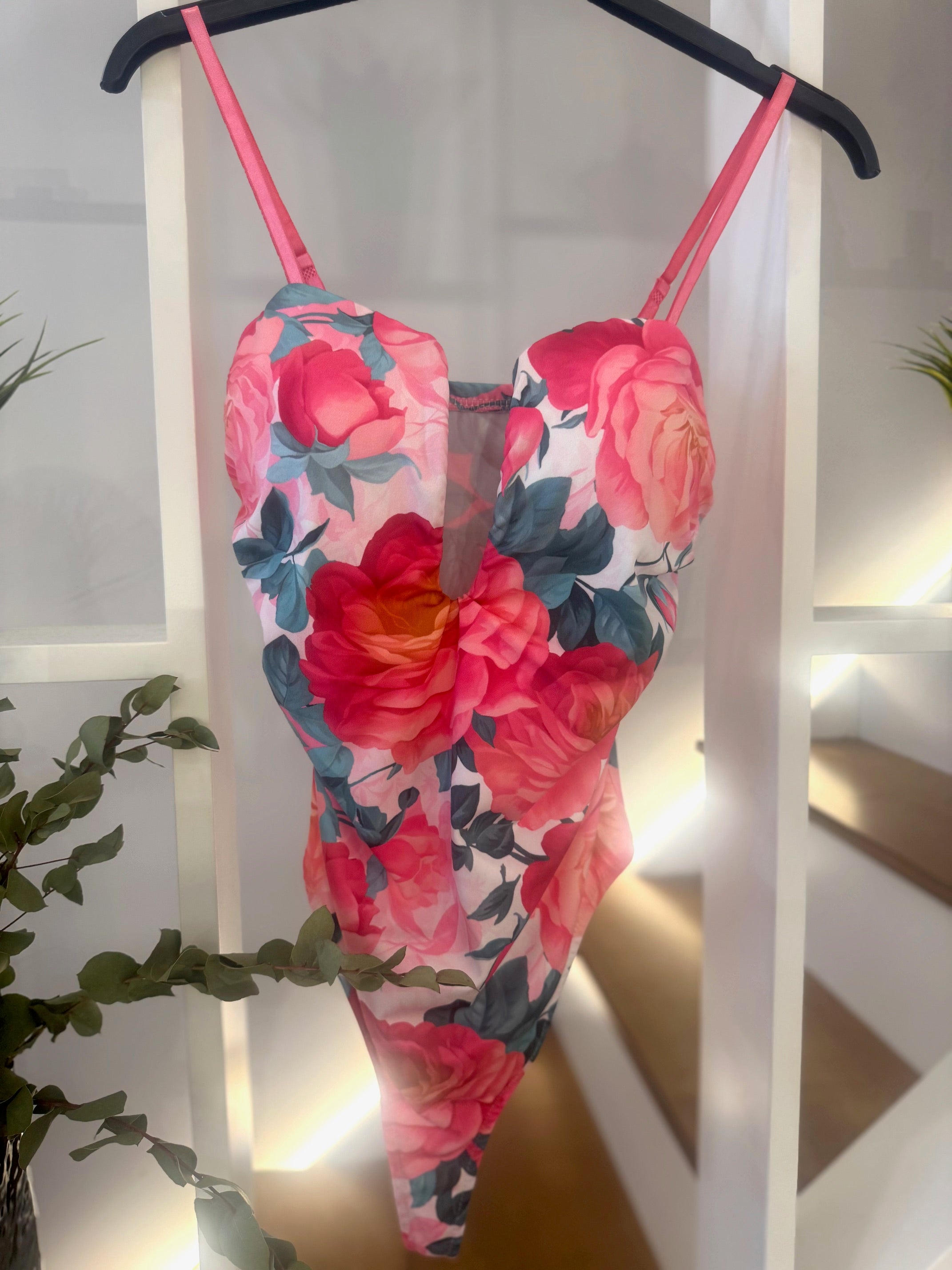 Body with removable straps