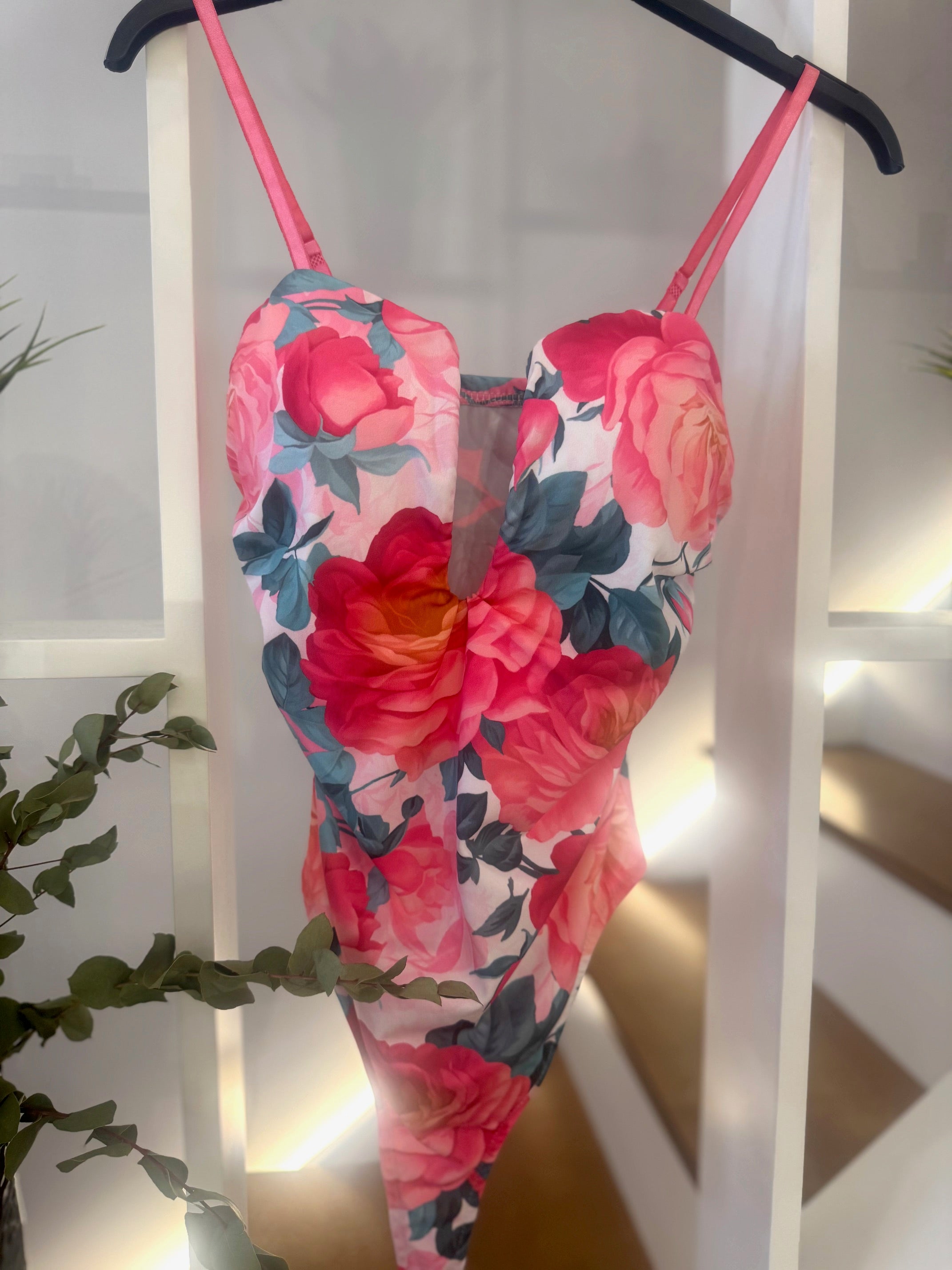 Body with removable straps