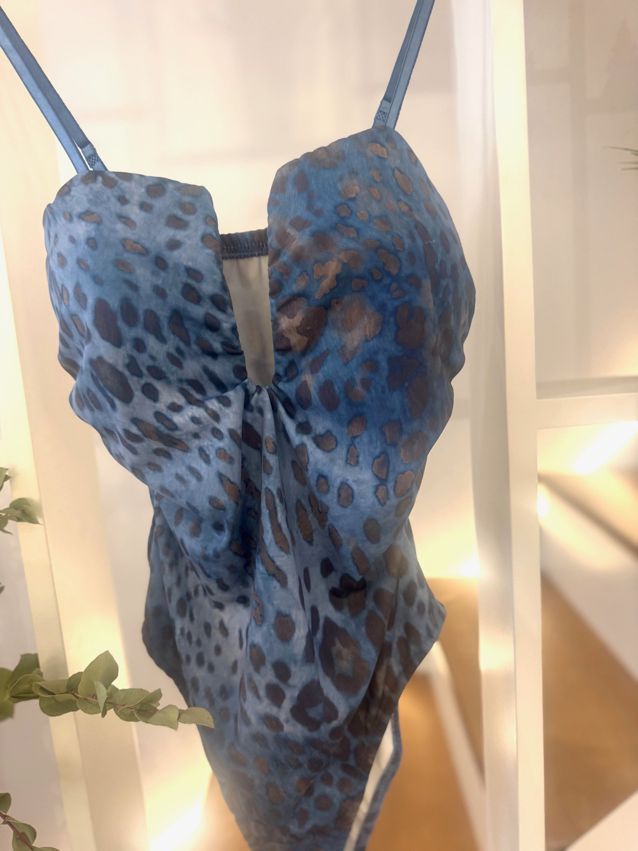 Body with removable straps