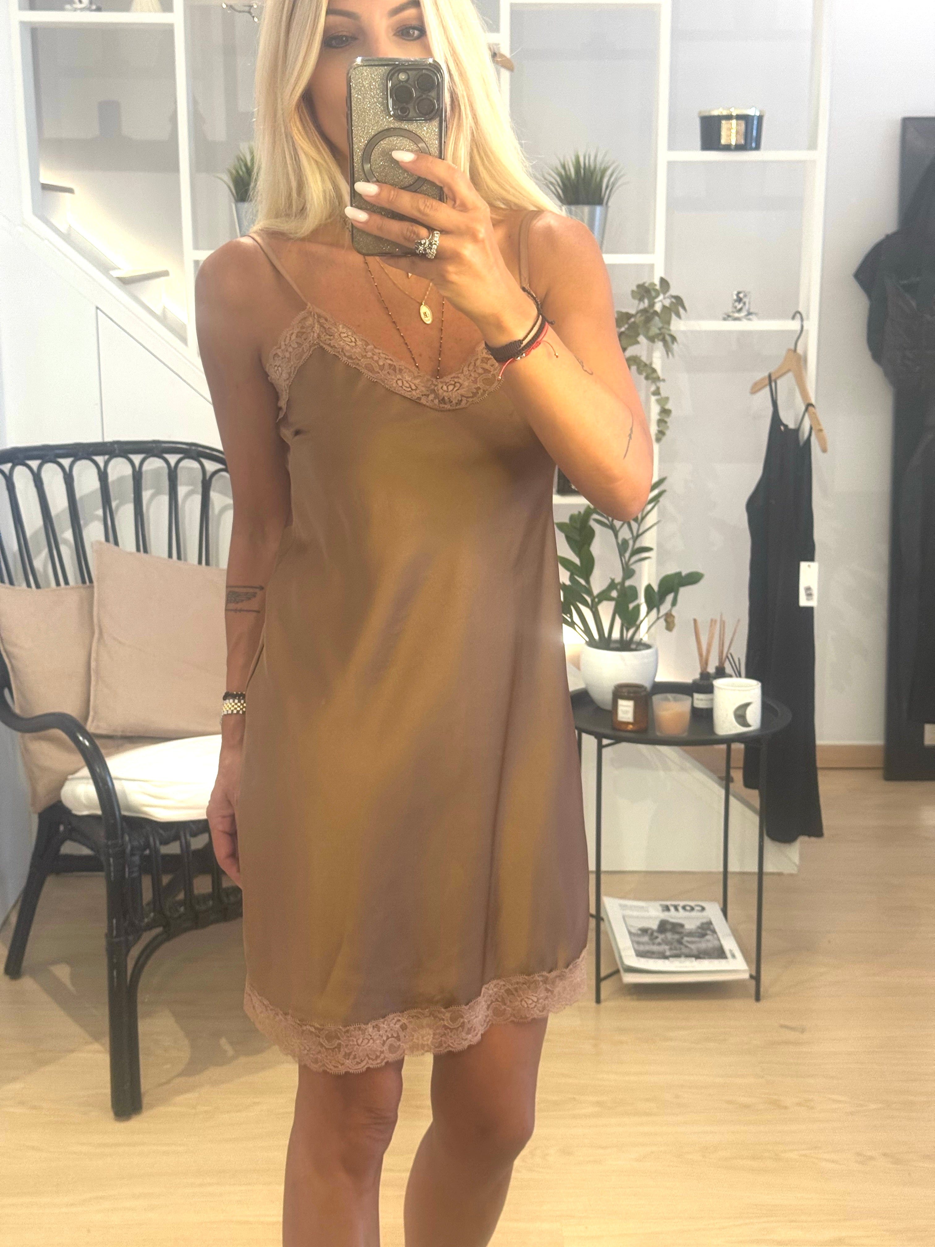 Φόρεμα εσωρούχων