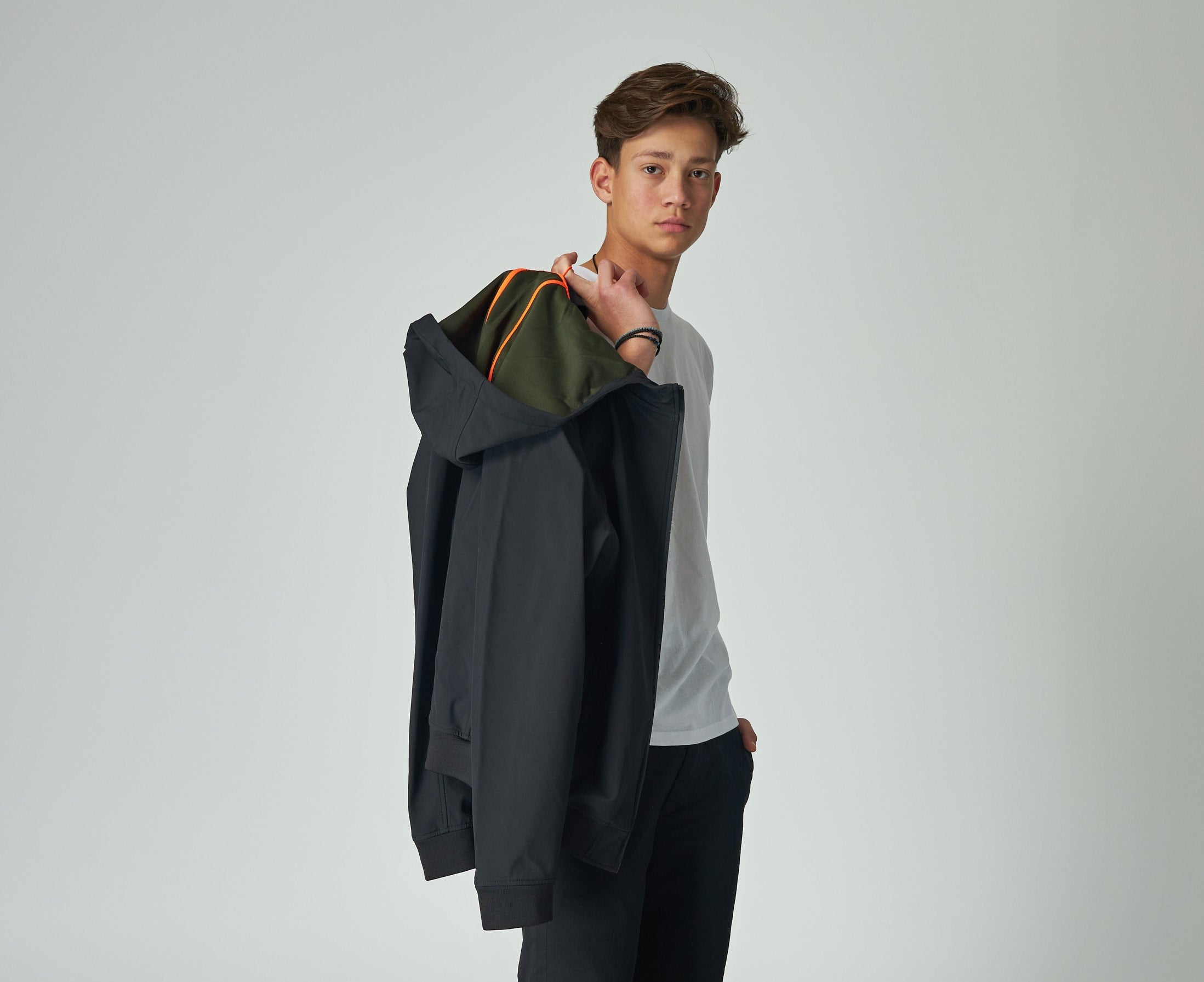 Αντιανεμικό μπουφάν με κουκούλα