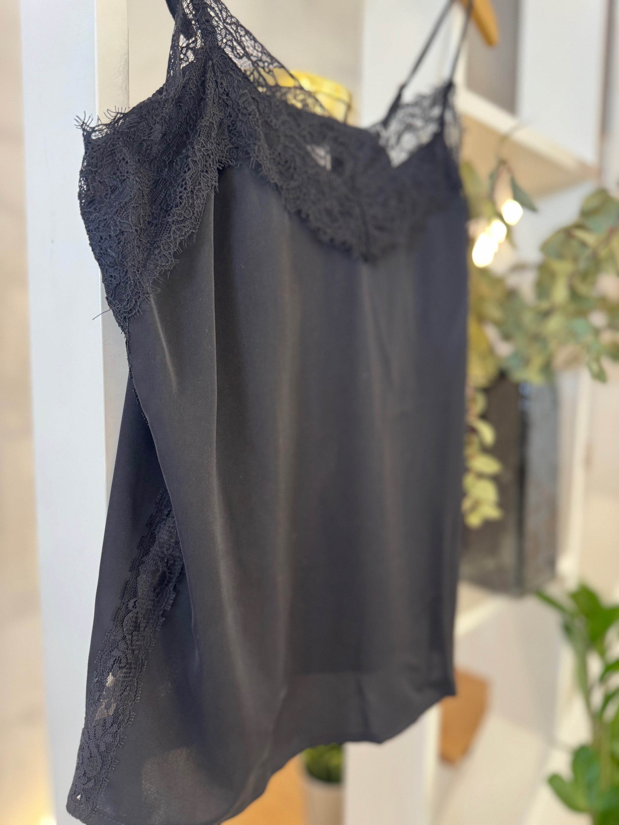 LINGERIE TOP WITH LACE