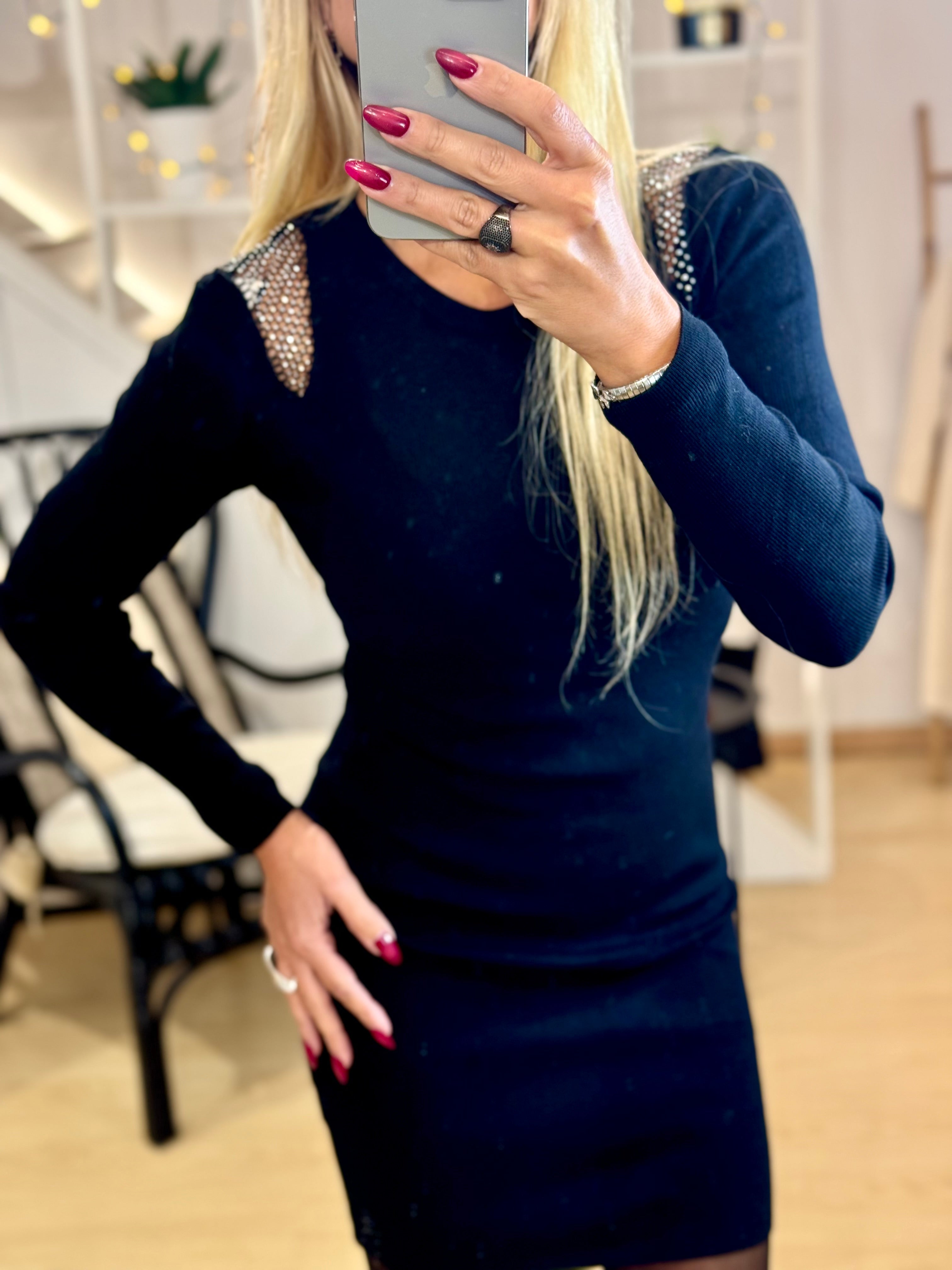 Πλεκτό μίνι φόρεμα με μεταλλικές λεπτομέρειες