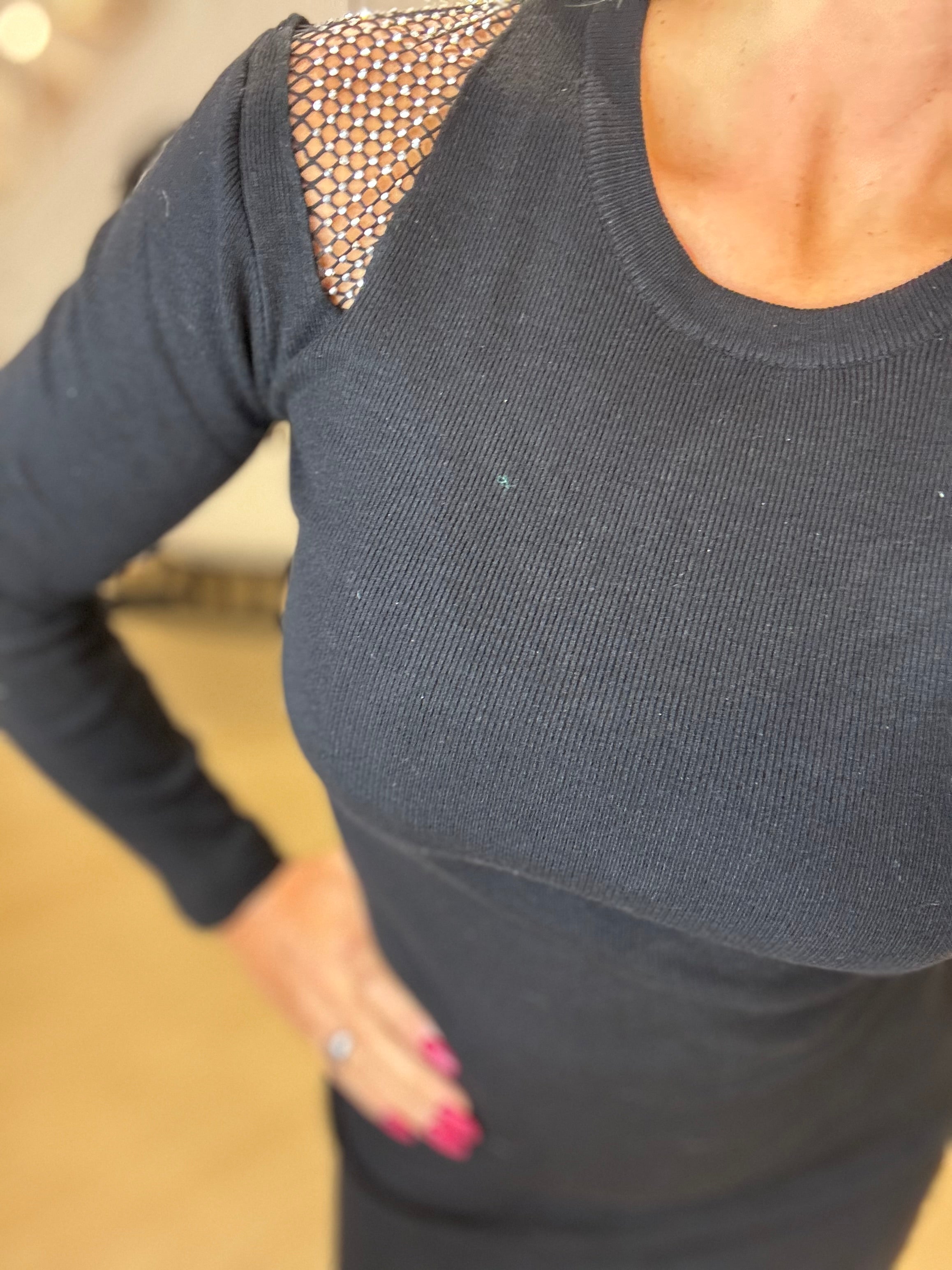 Πλεκτό μίνι φόρεμα με μεταλλικές λεπτομέρειες