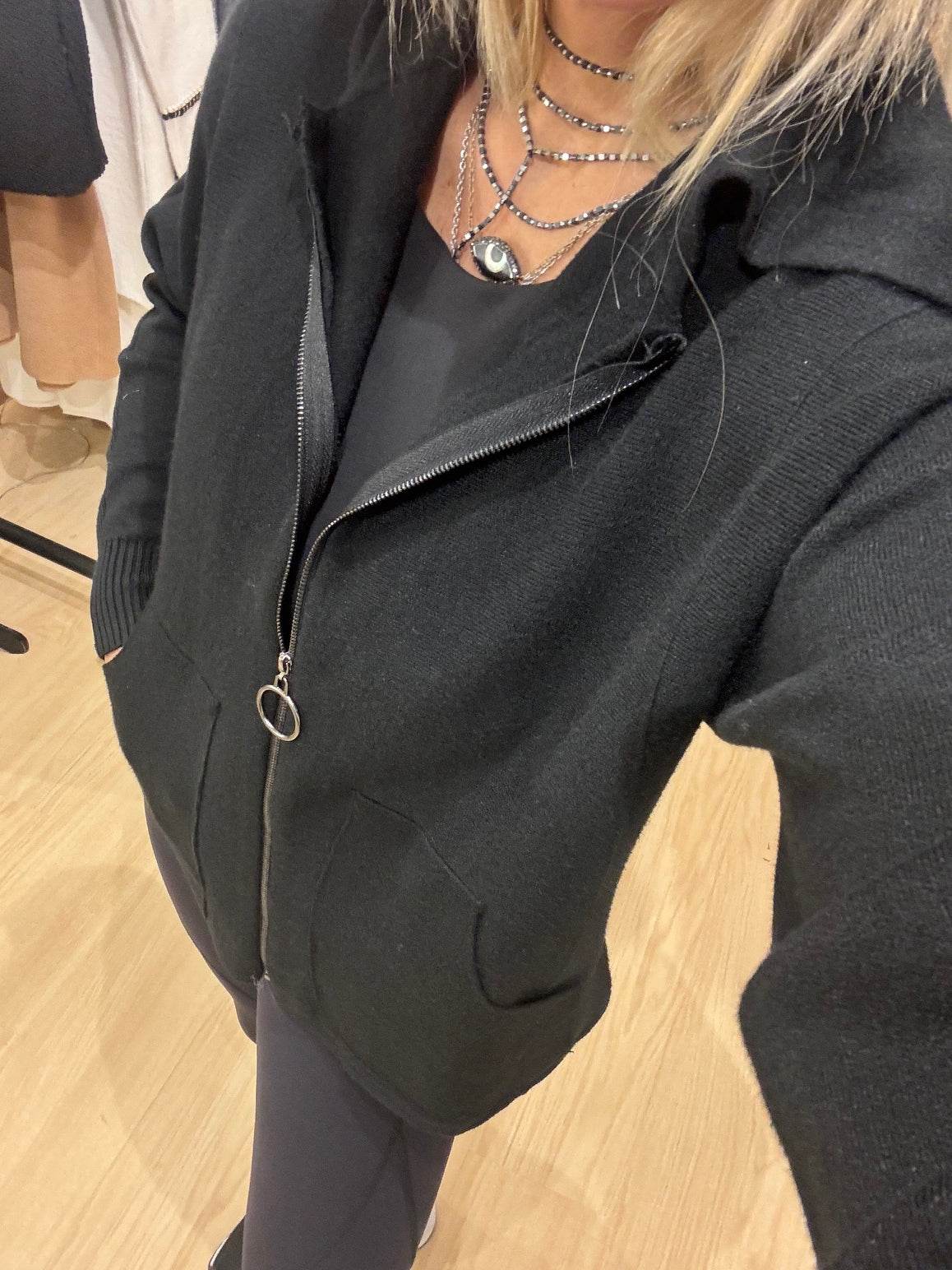 μαλακό μπουφάν με φερμουάρ και κουκούλα