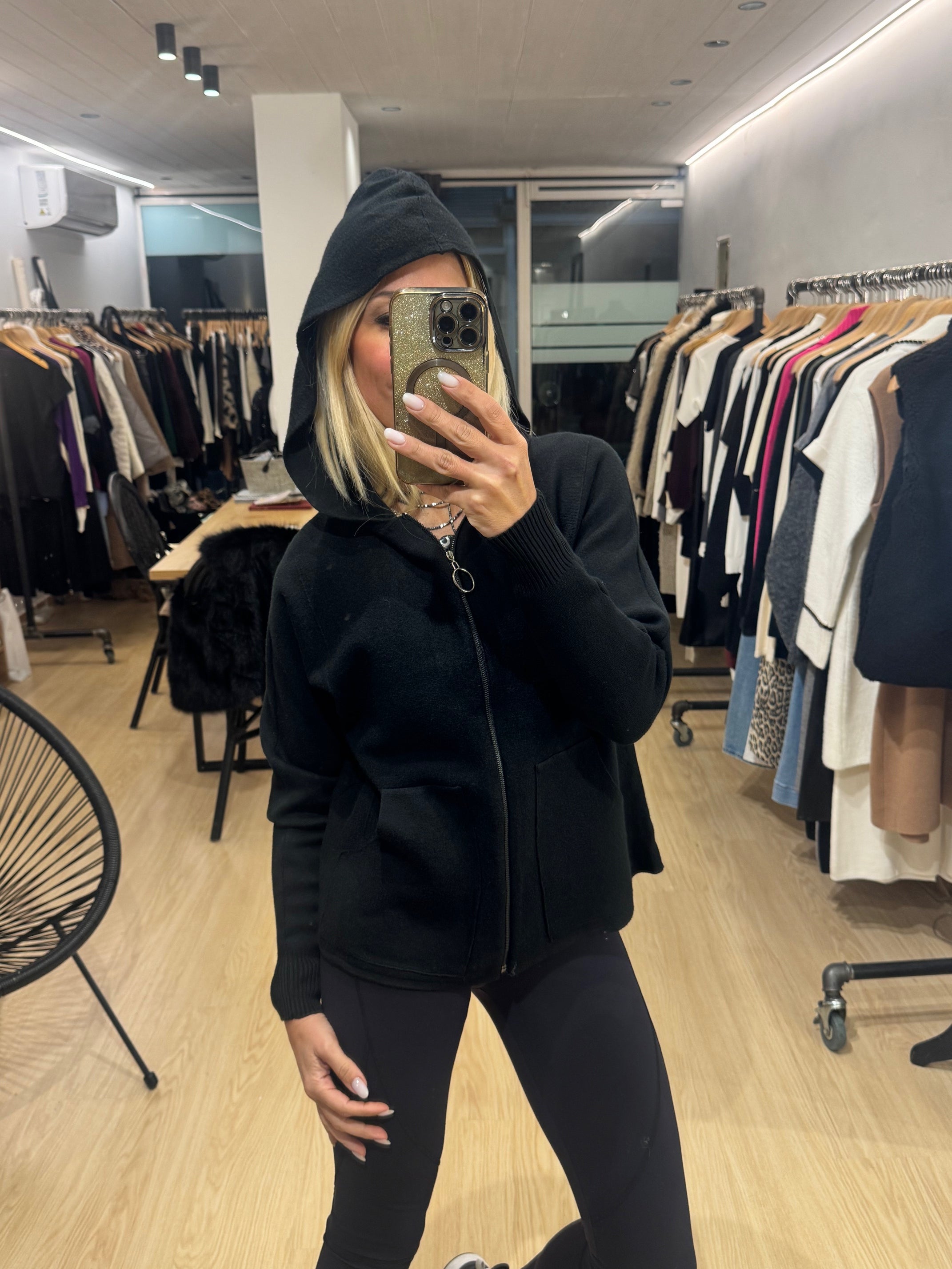 μαλακό μπουφάν με φερμουάρ και κουκούλα