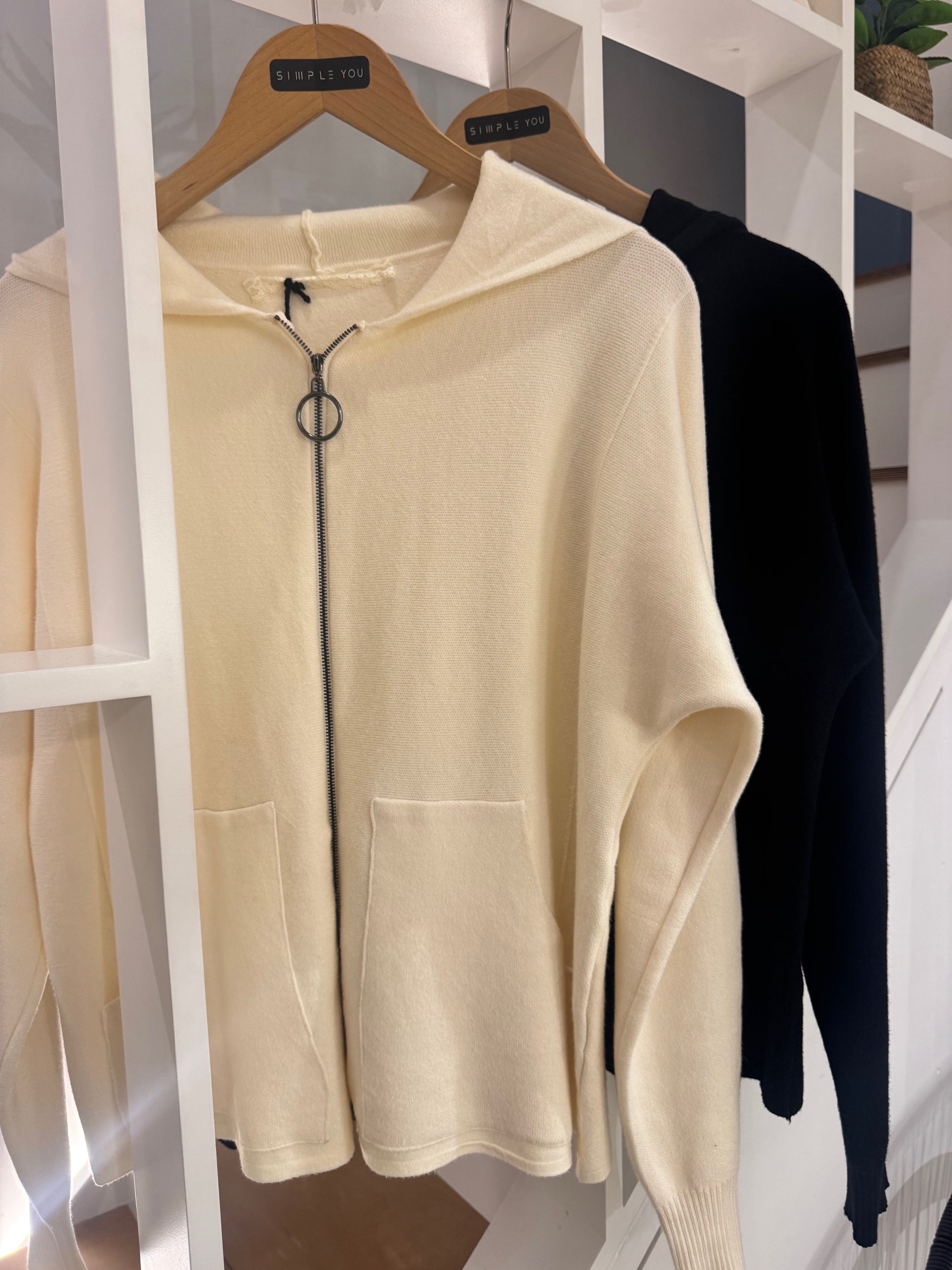 μαλακό μπουφάν με φερμουάρ και κουκούλα