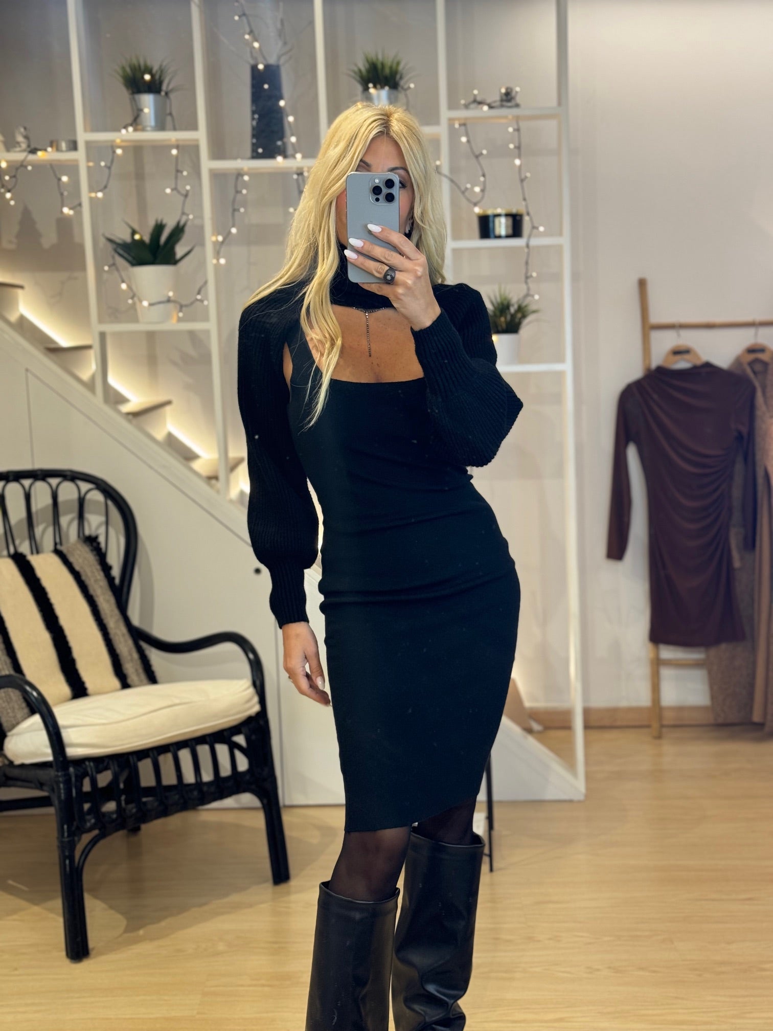 Πλεκτό αμάνικο μίντι φόρεμα