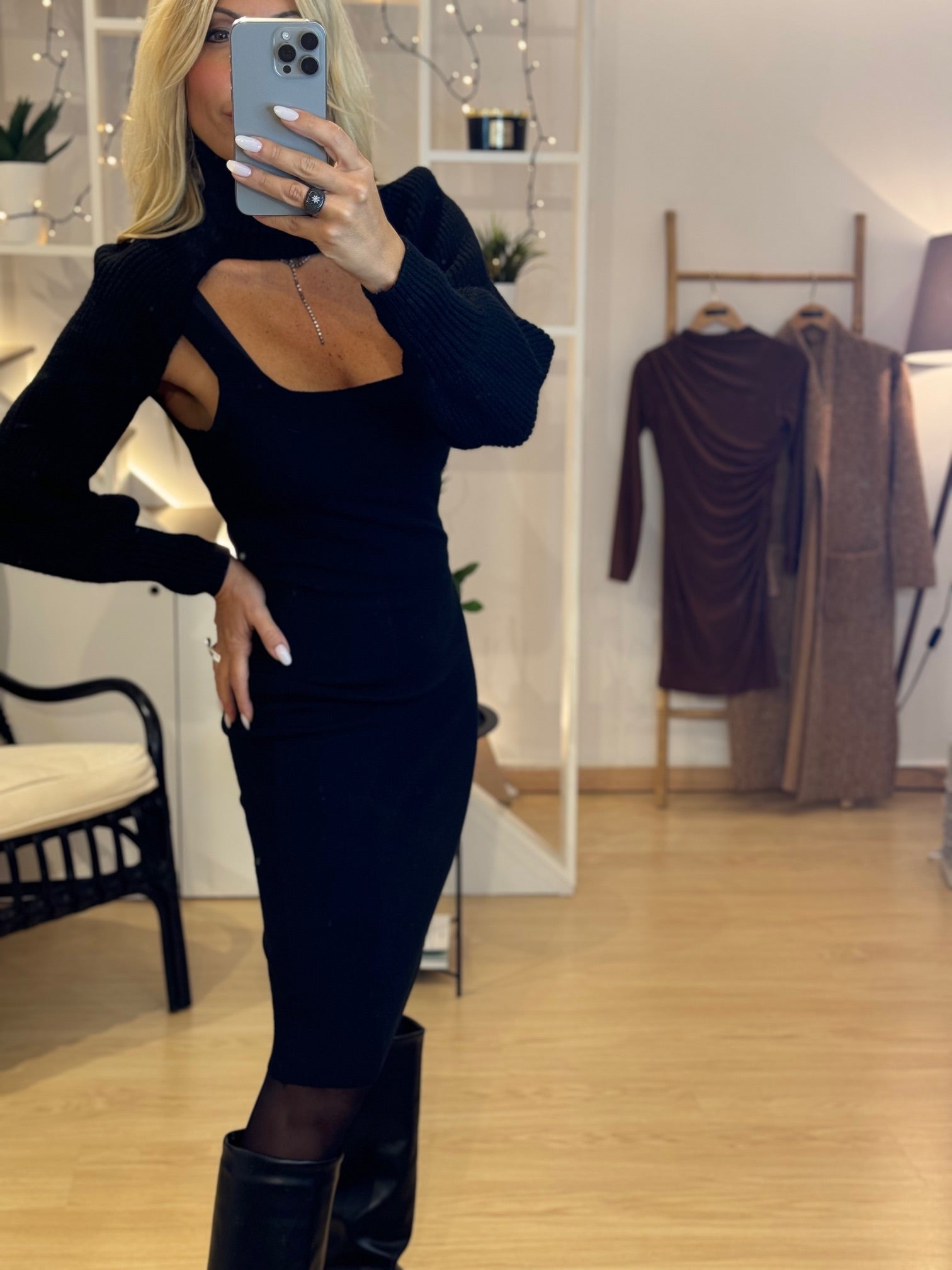 Πλεκτό αμάνικο μίντι φόρεμα