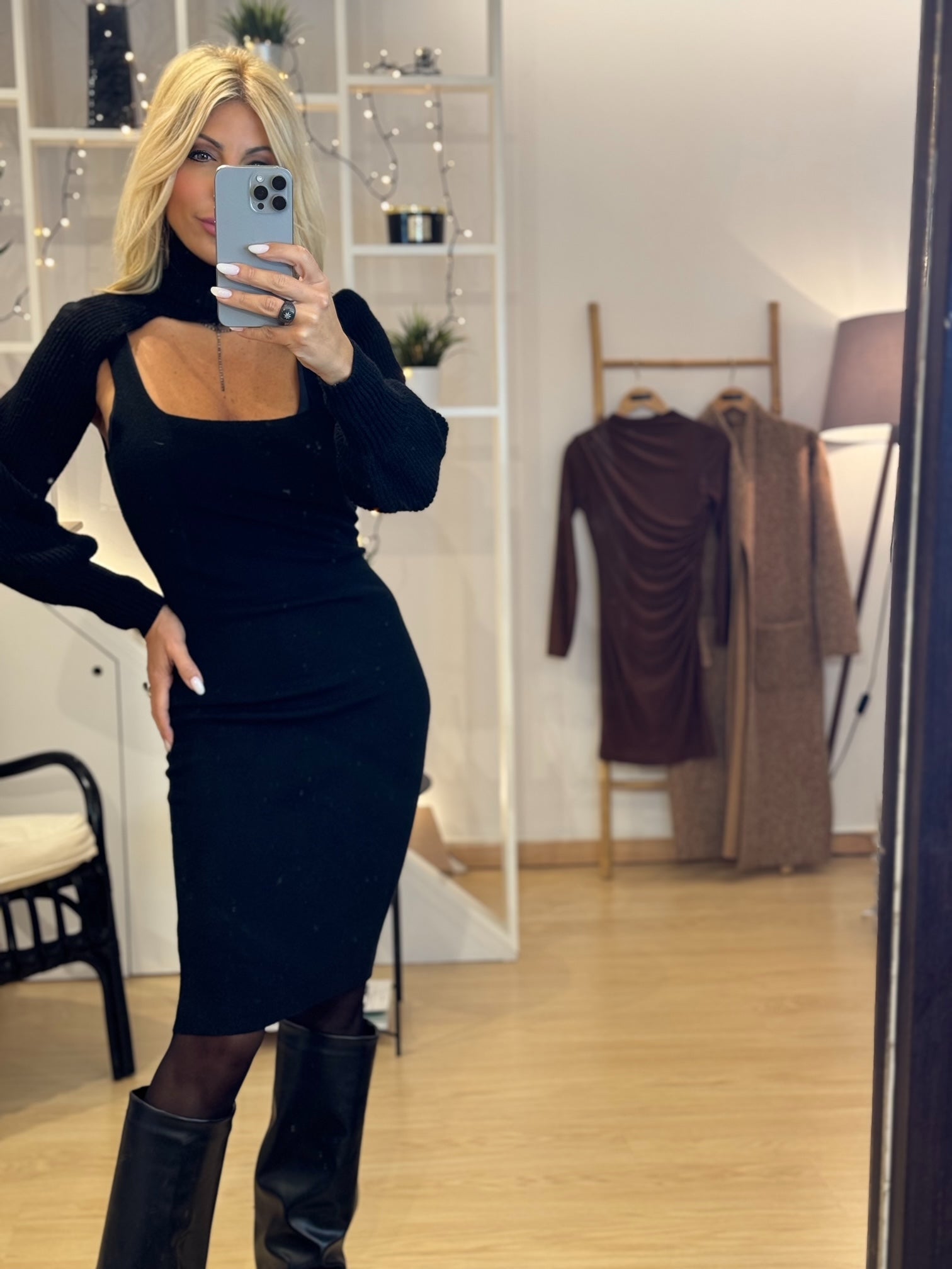 Πλεκτό αμάνικο μίντι φόρεμα