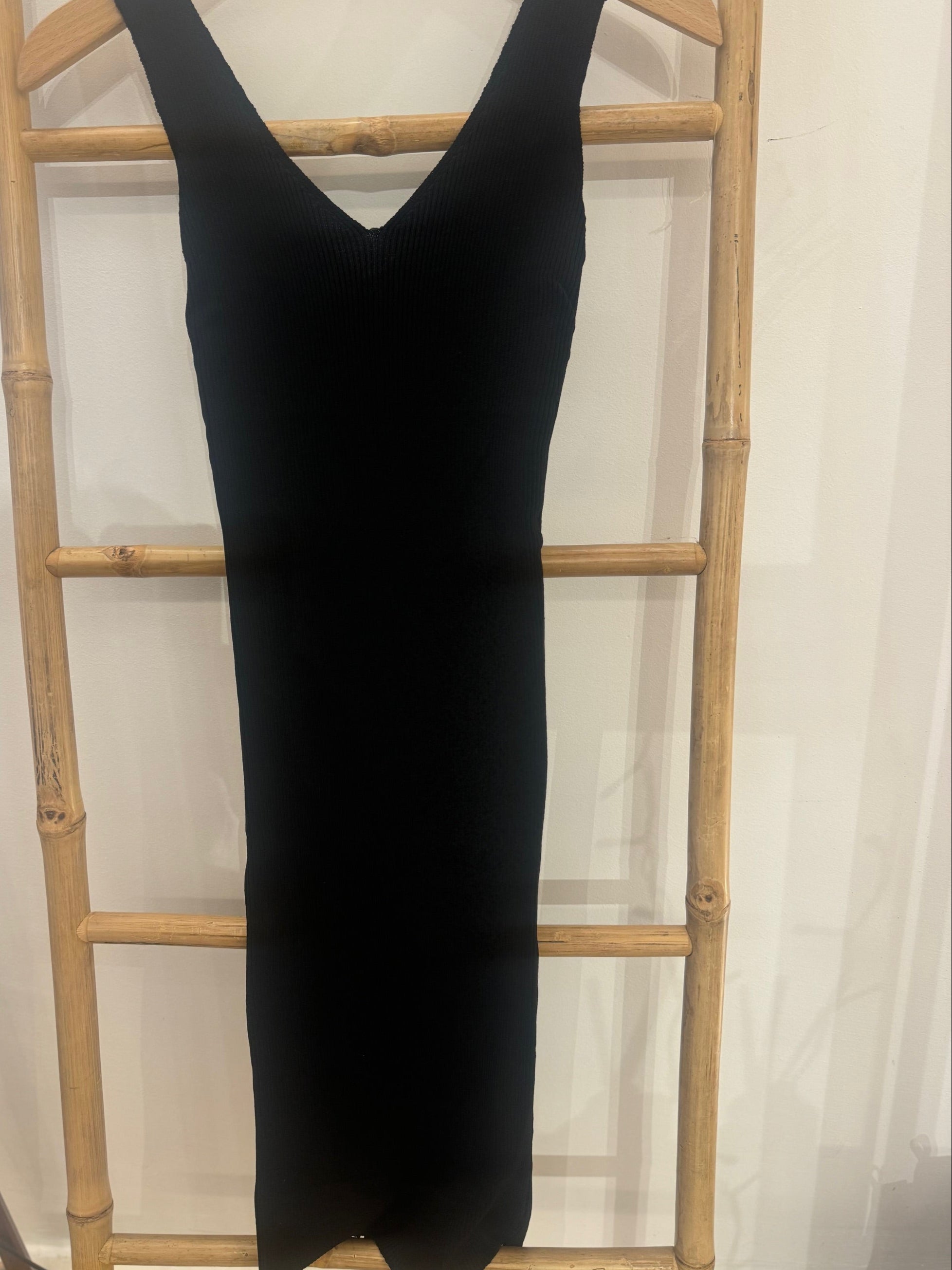 Πλεκτό αμάνικο μίντι φόρεμα