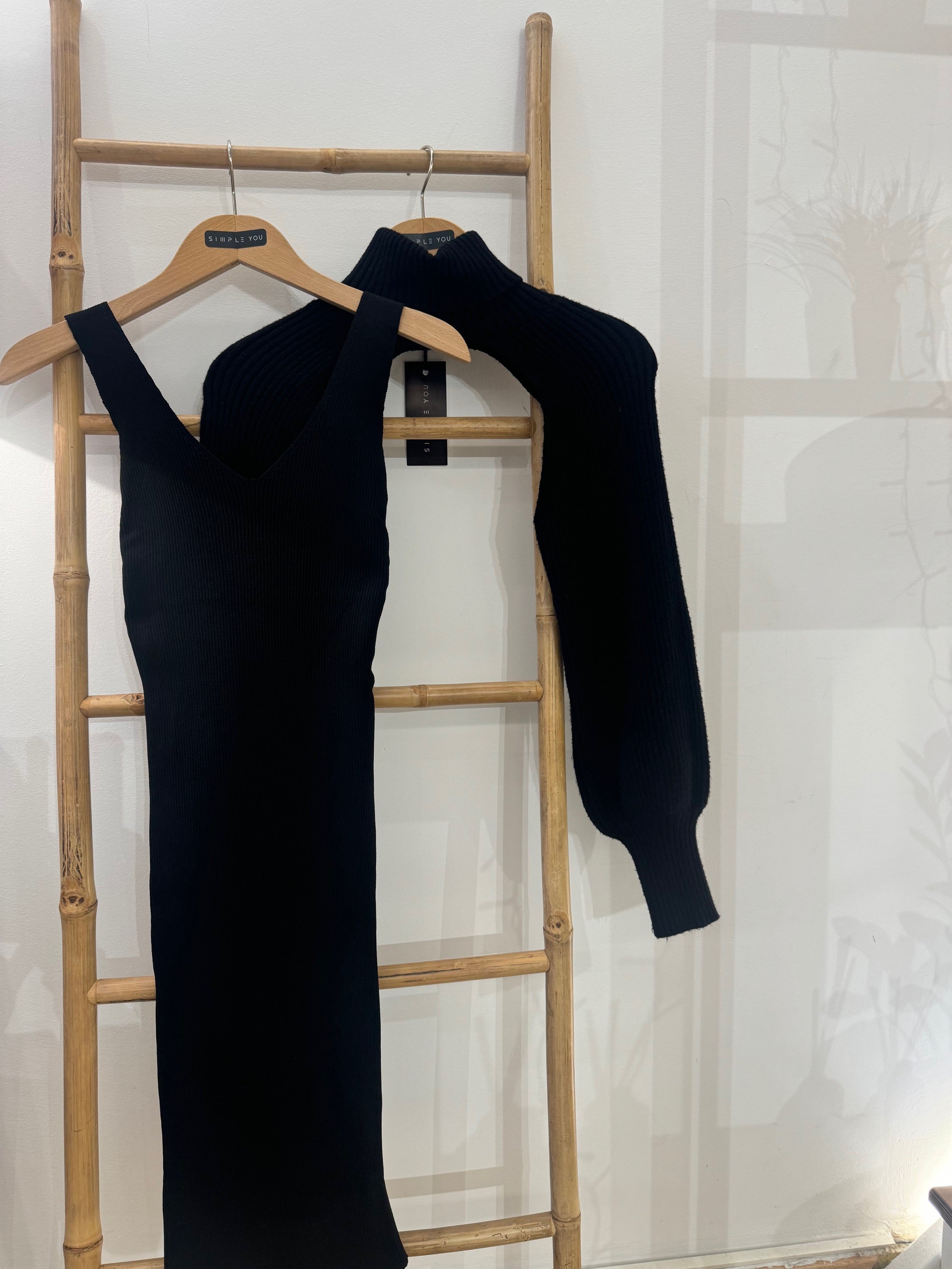 Πλεκτό αμάνικο μίντι φόρεμα