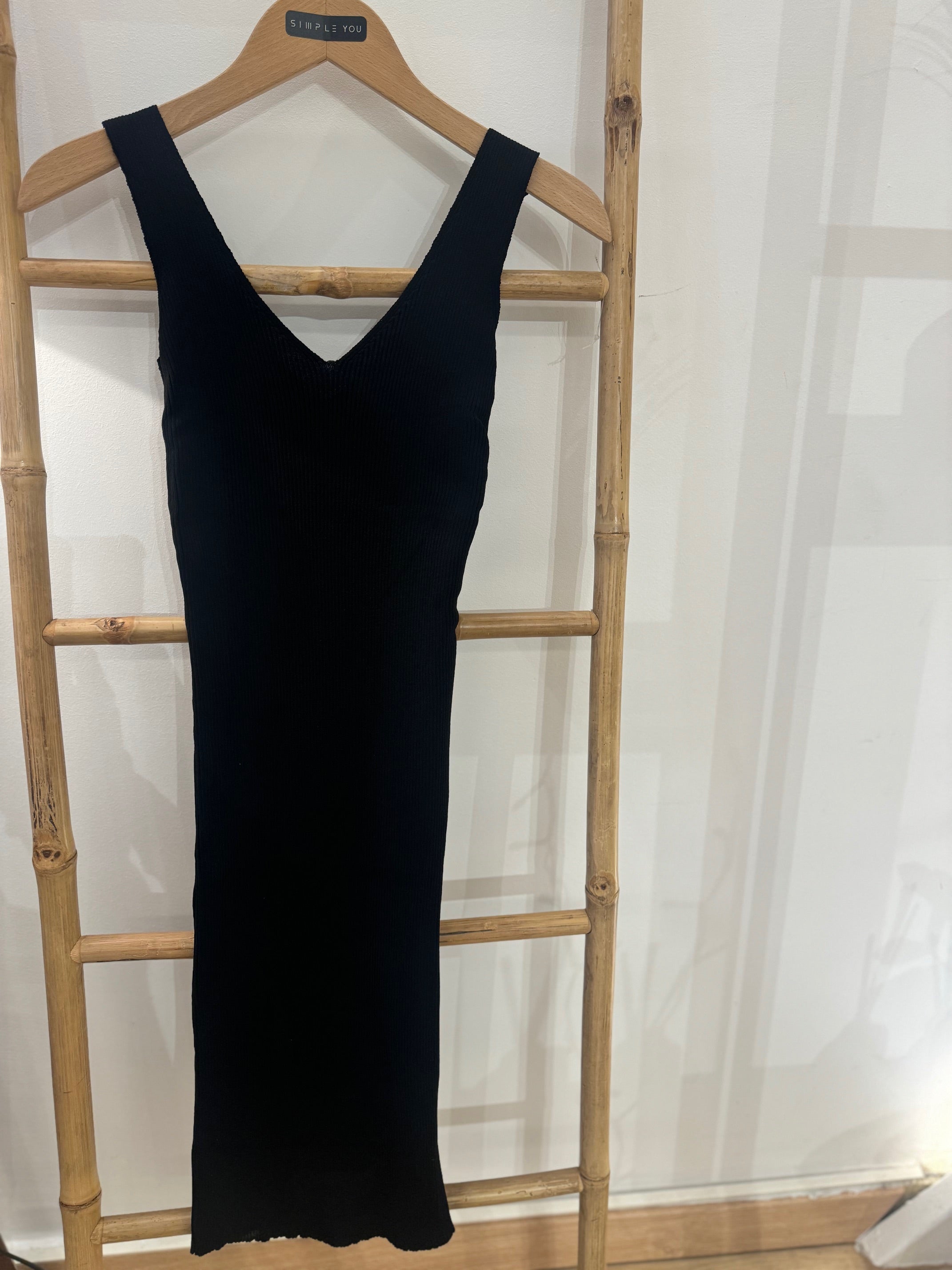 Πλεκτό αμάνικο μίντι φόρεμα