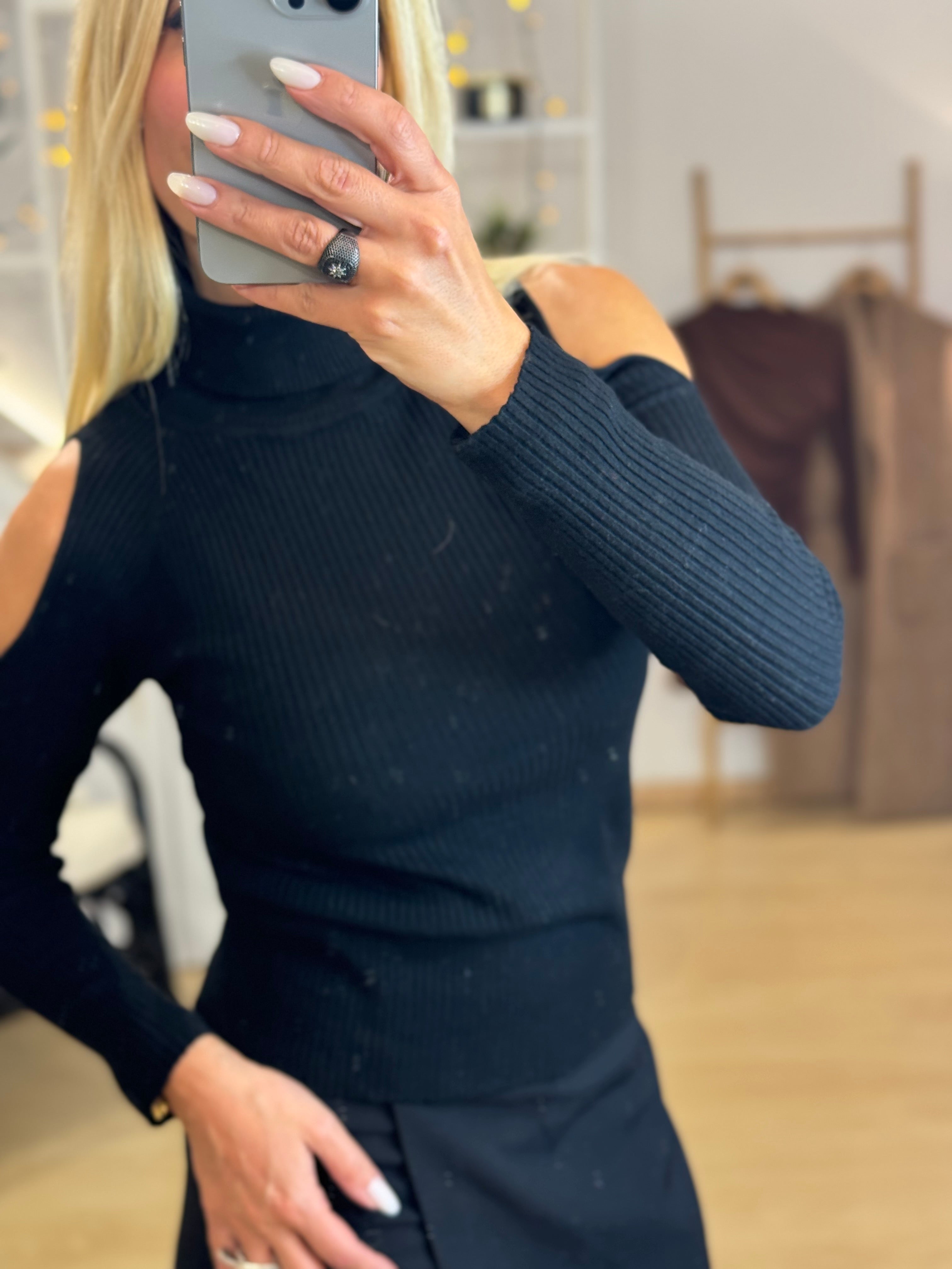 ΛΕΠΤΉ ΠΛΈΞΗ ΜΕ ΕΞΩΤΕΡΙΚΟΎΣ ΏΜΟΥΣ