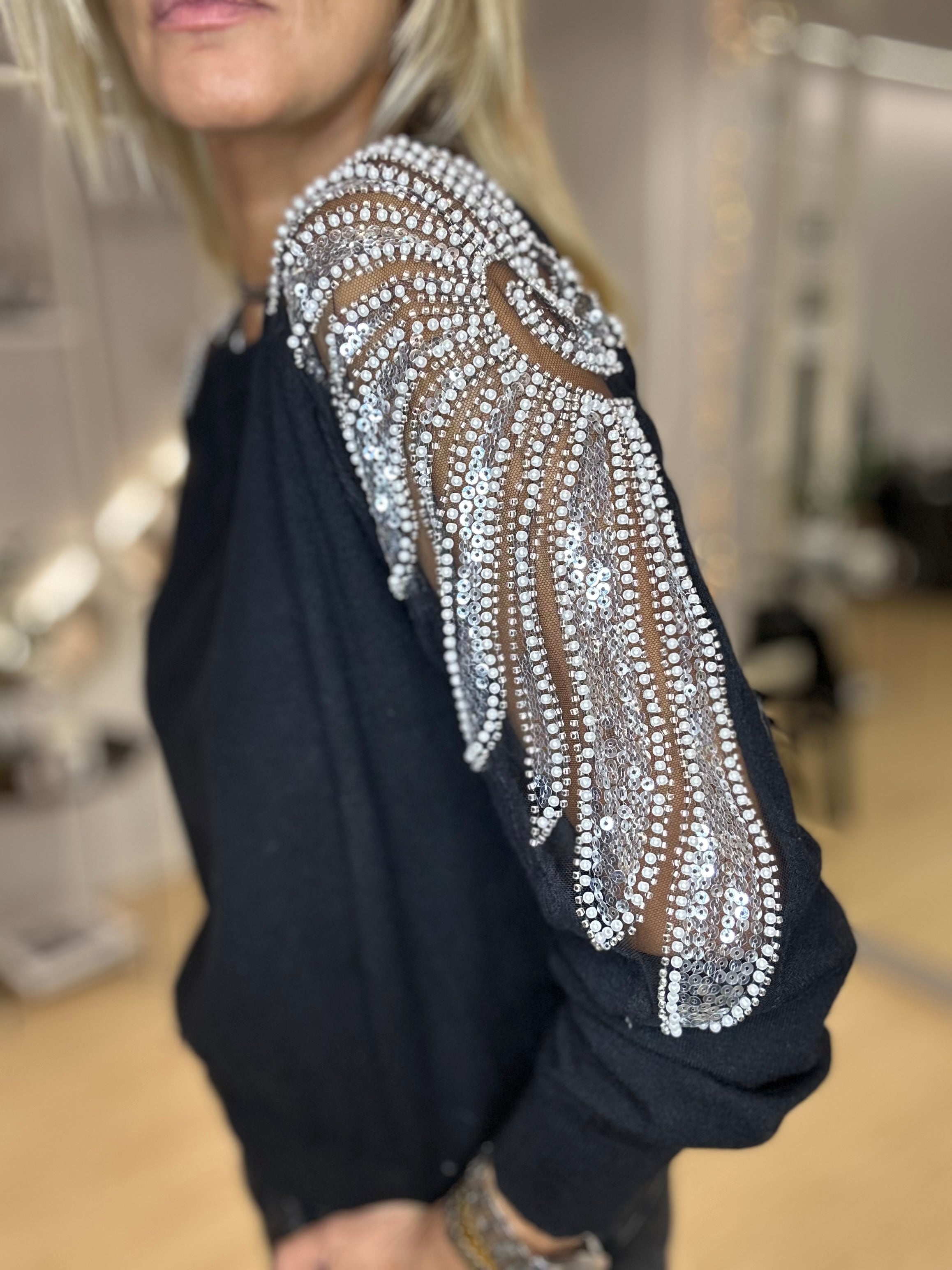 ΜΑΛΑΚΌ ΠΛΕΚΤΌ ΜΕ ΤΟΎΛΙ ΚΑΙ ΣΤΡΑΣ ΣΤΑ ΧΈΡΙΑ