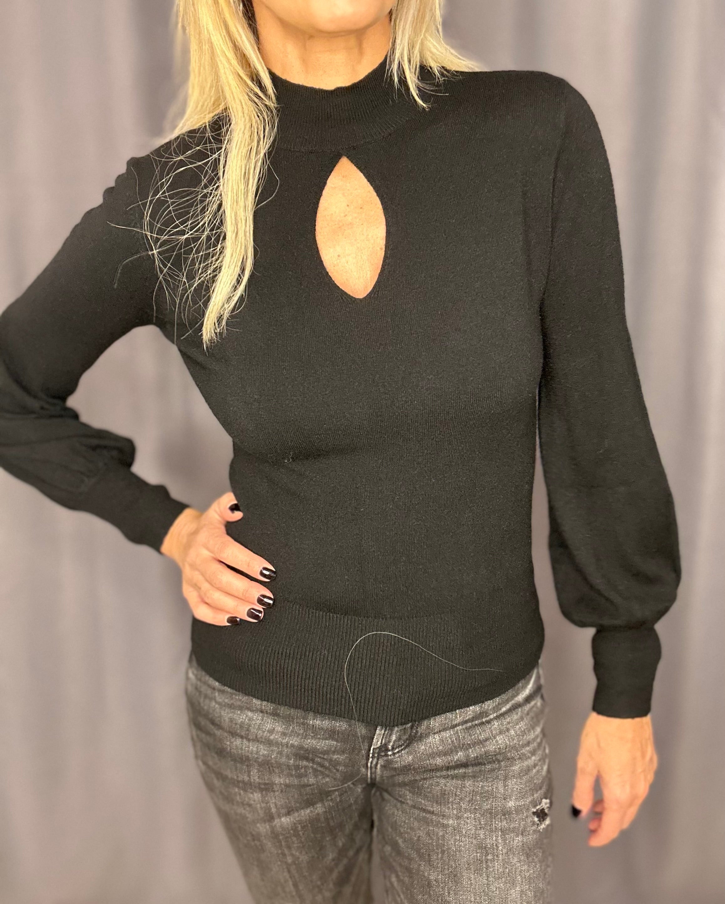 μαλακό λεπτό πλεκτό με τρύπα στο λαιμό