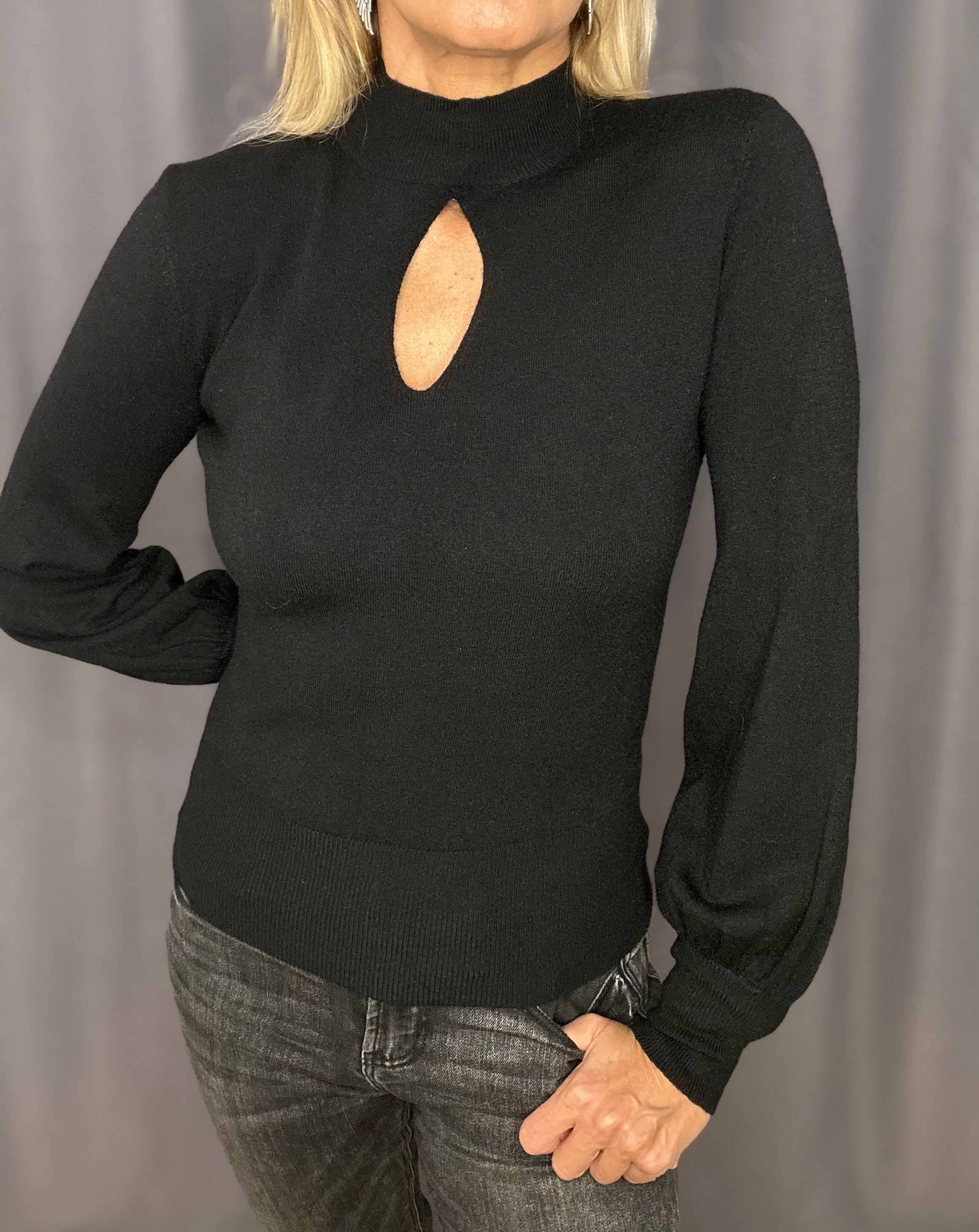 μαλακό λεπτό πλεκτό με τρύπα στο λαιμό