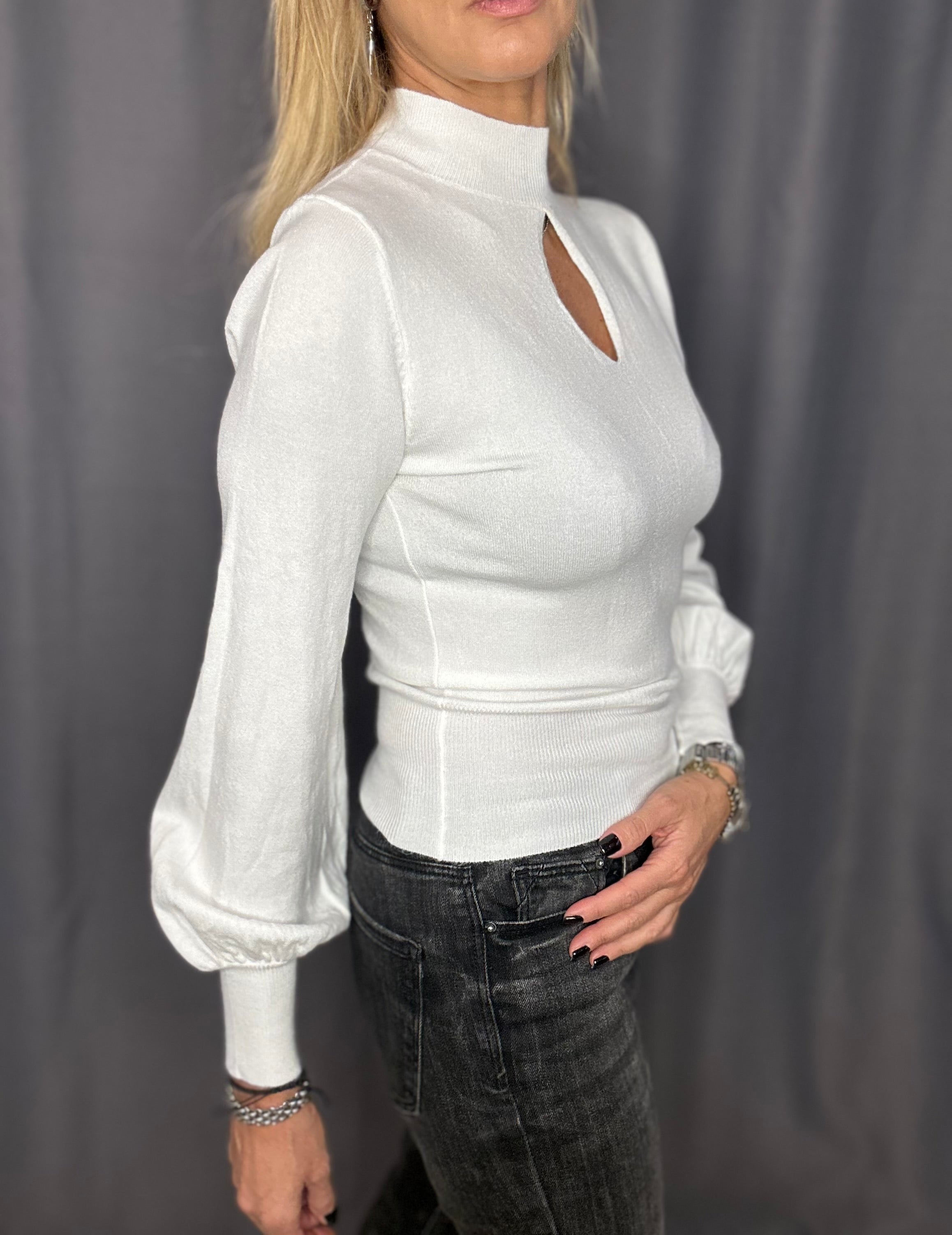 μαλακό λεπτό πλεκτό με τρύπα στο λαιμό