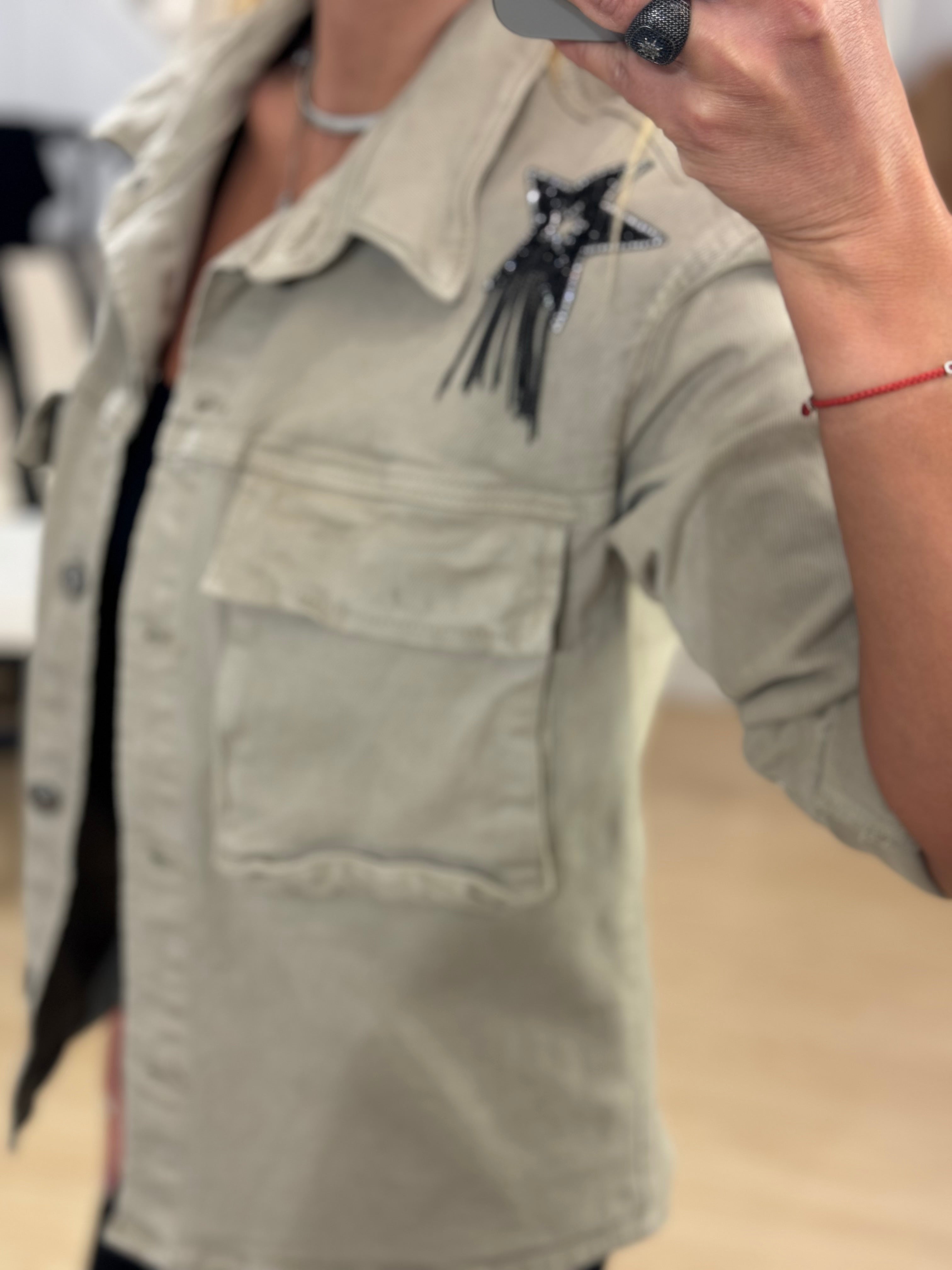 Μπουφάν με αστέρι και αλυσίδες