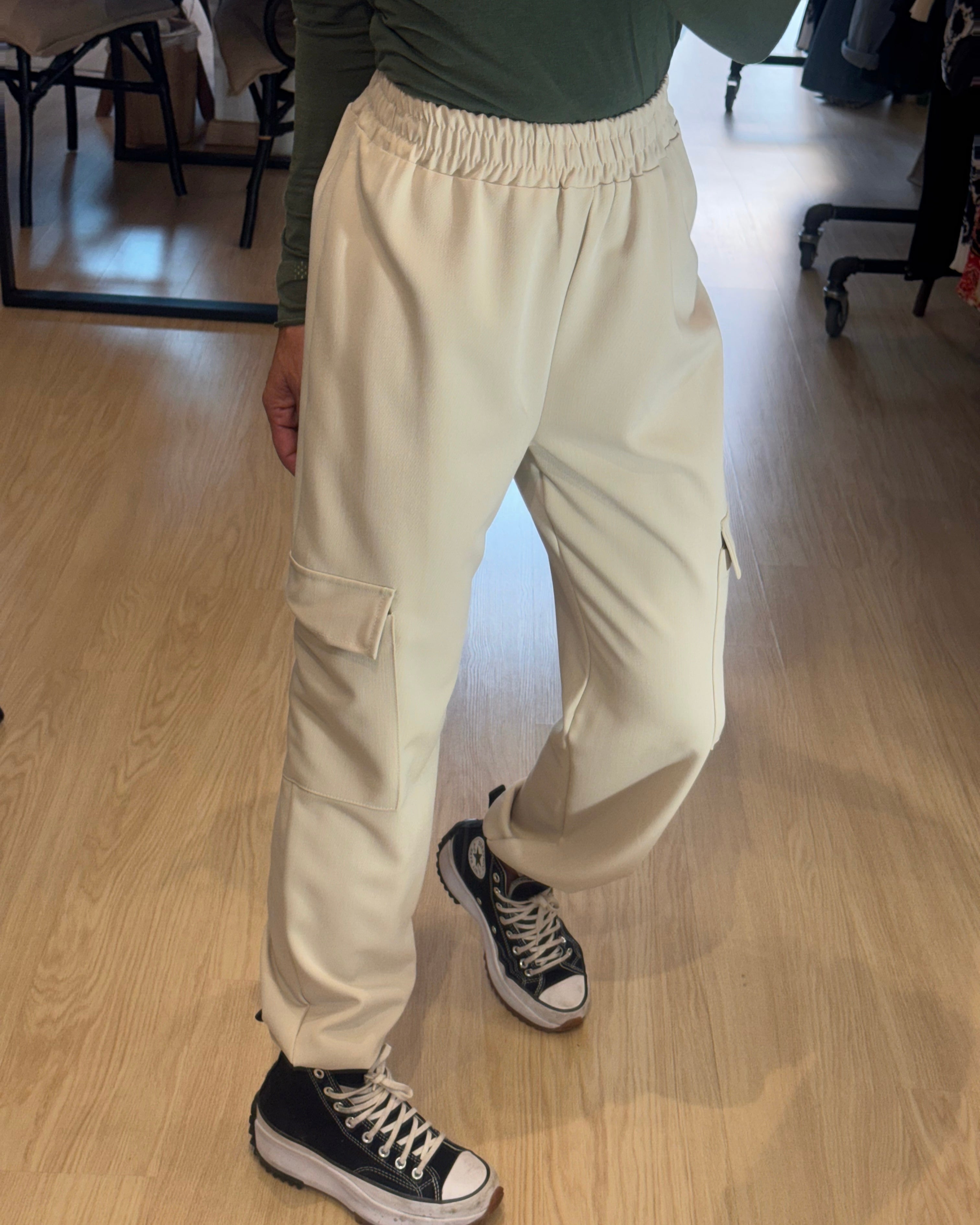 Wide pants with pockets