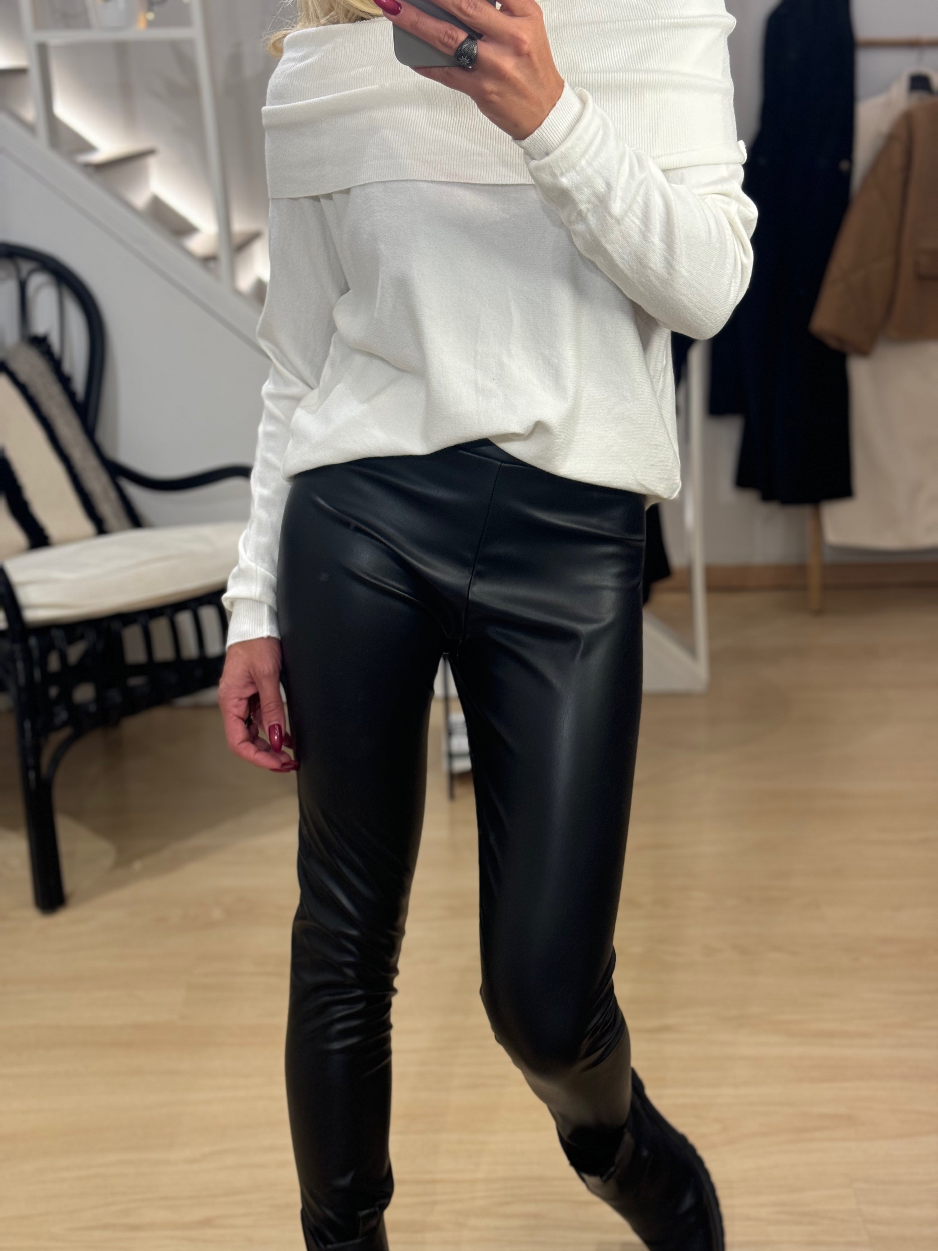 Leggings  with a leather look