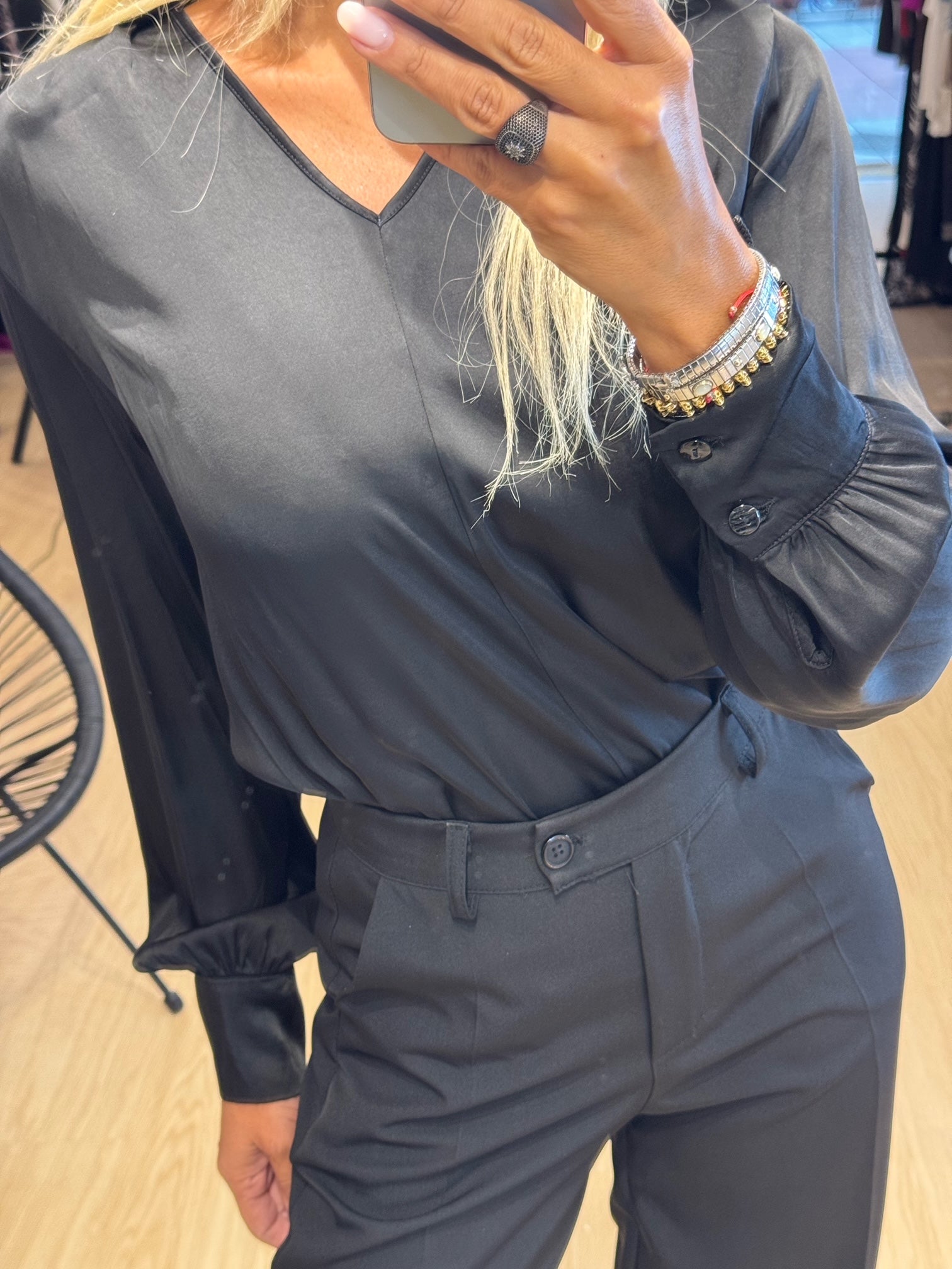 Σατέν V μπλούζα